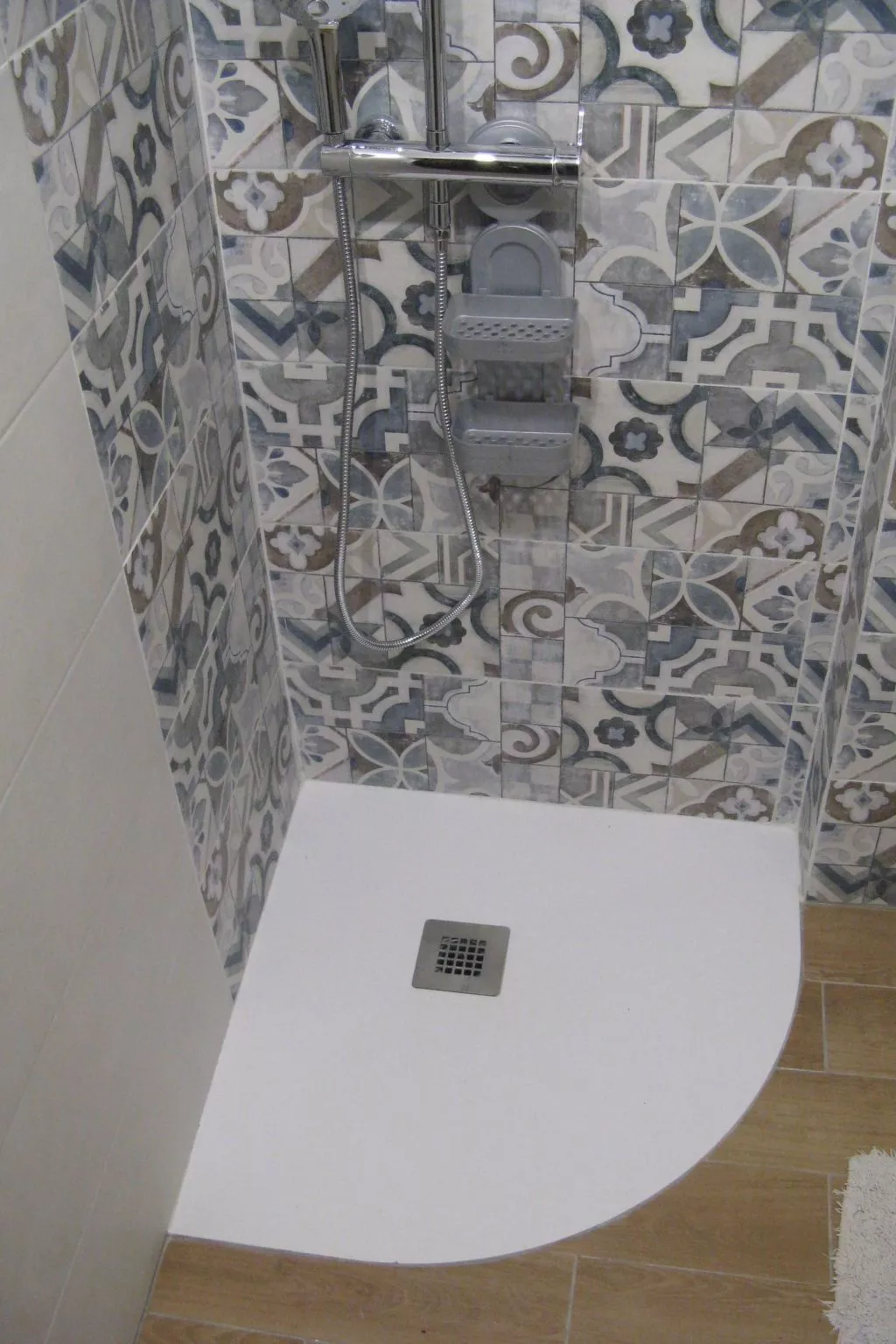 Typisches Bauernhaus mit holzbefeuertem Kamin-Binnen