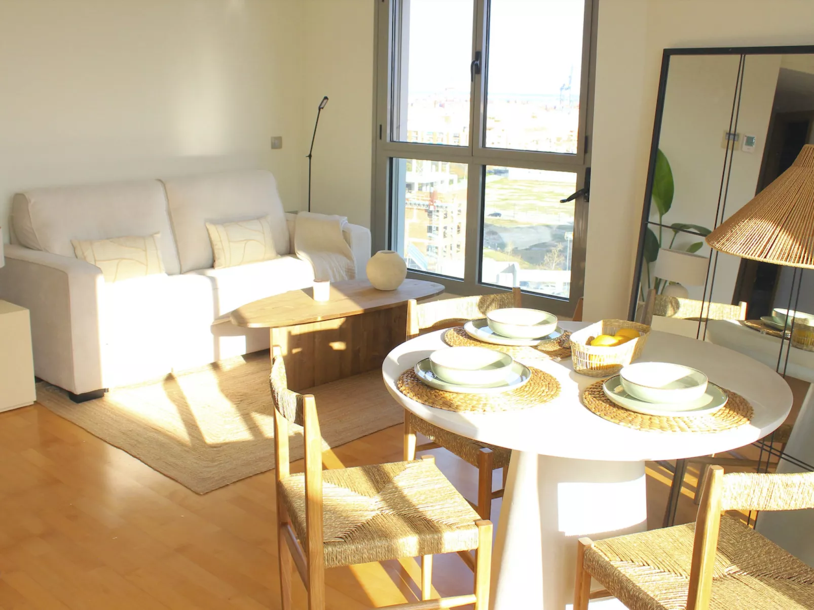 Luxuriöse Wohnung mit 1 Schlafzimmer, Balkon und Pool