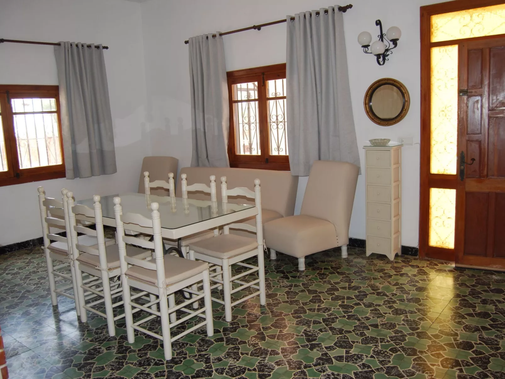 Ferienvilla, Seeblick, privater Pool und Parkplatz-Image-tags.info