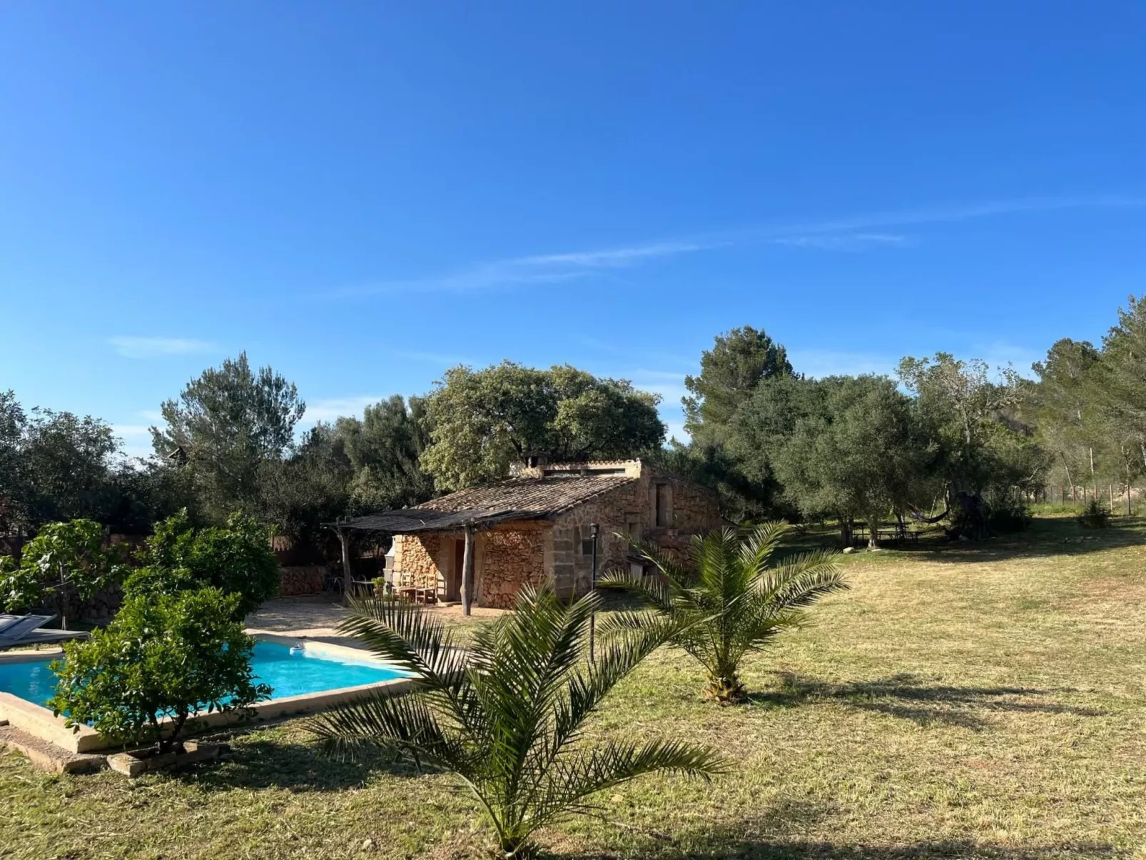 Mit eigenem Garten und Schwimmbad.-Image-tags.info