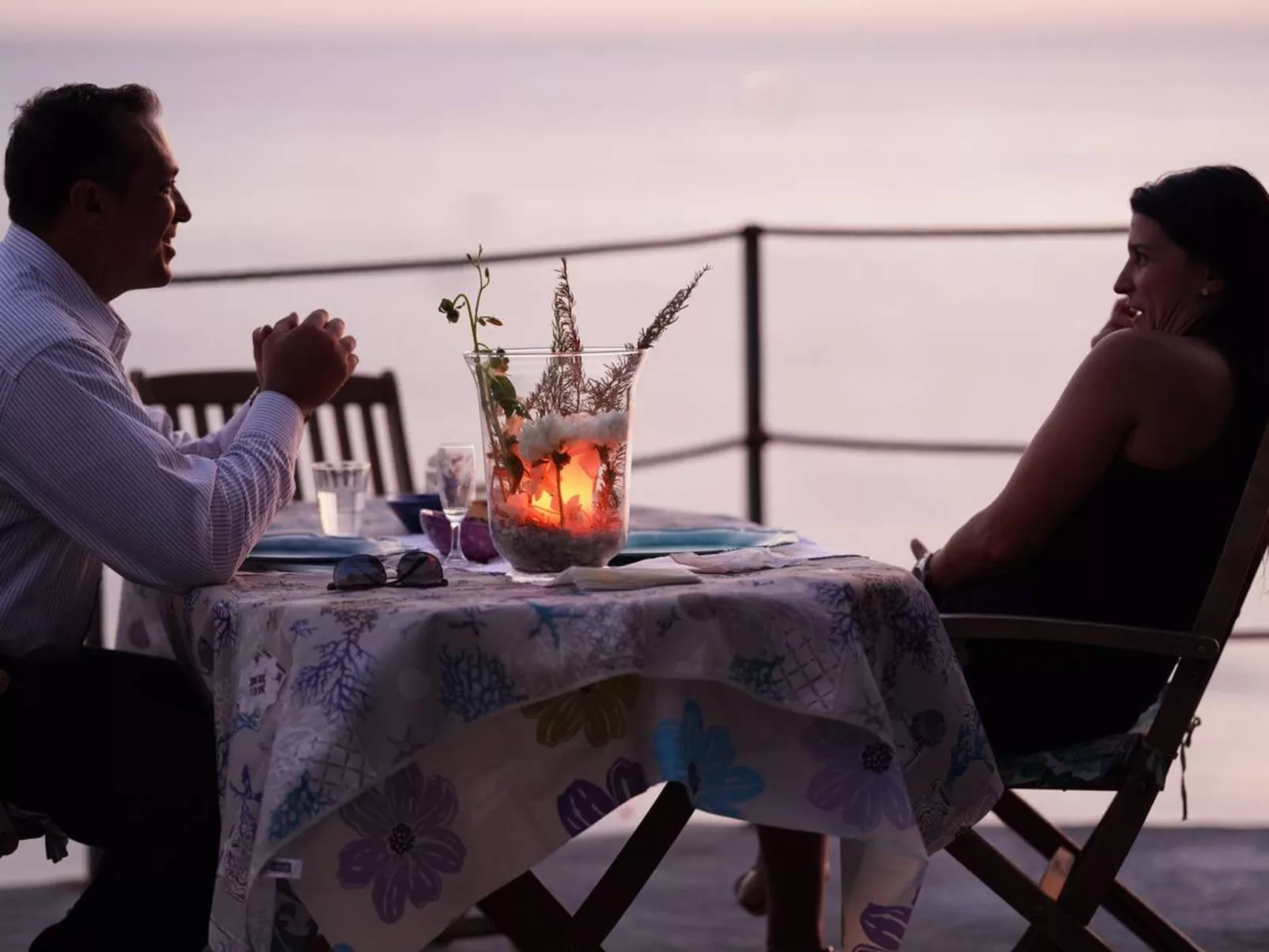 Villa auf einer natürlichen Klippe mit Blick auf das Meer, nur wenige Schritte-Image-tags.info