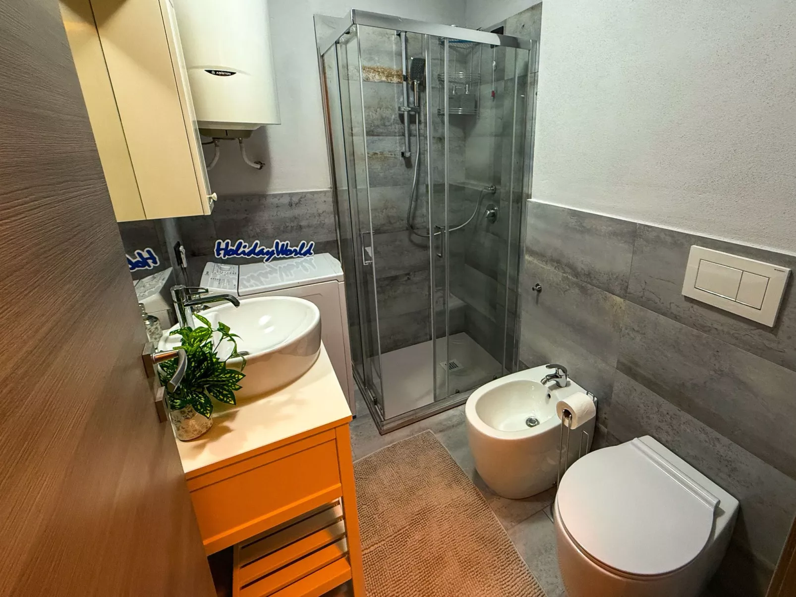 Neue moderne Seeüberdachung von Holiday World-Binnen