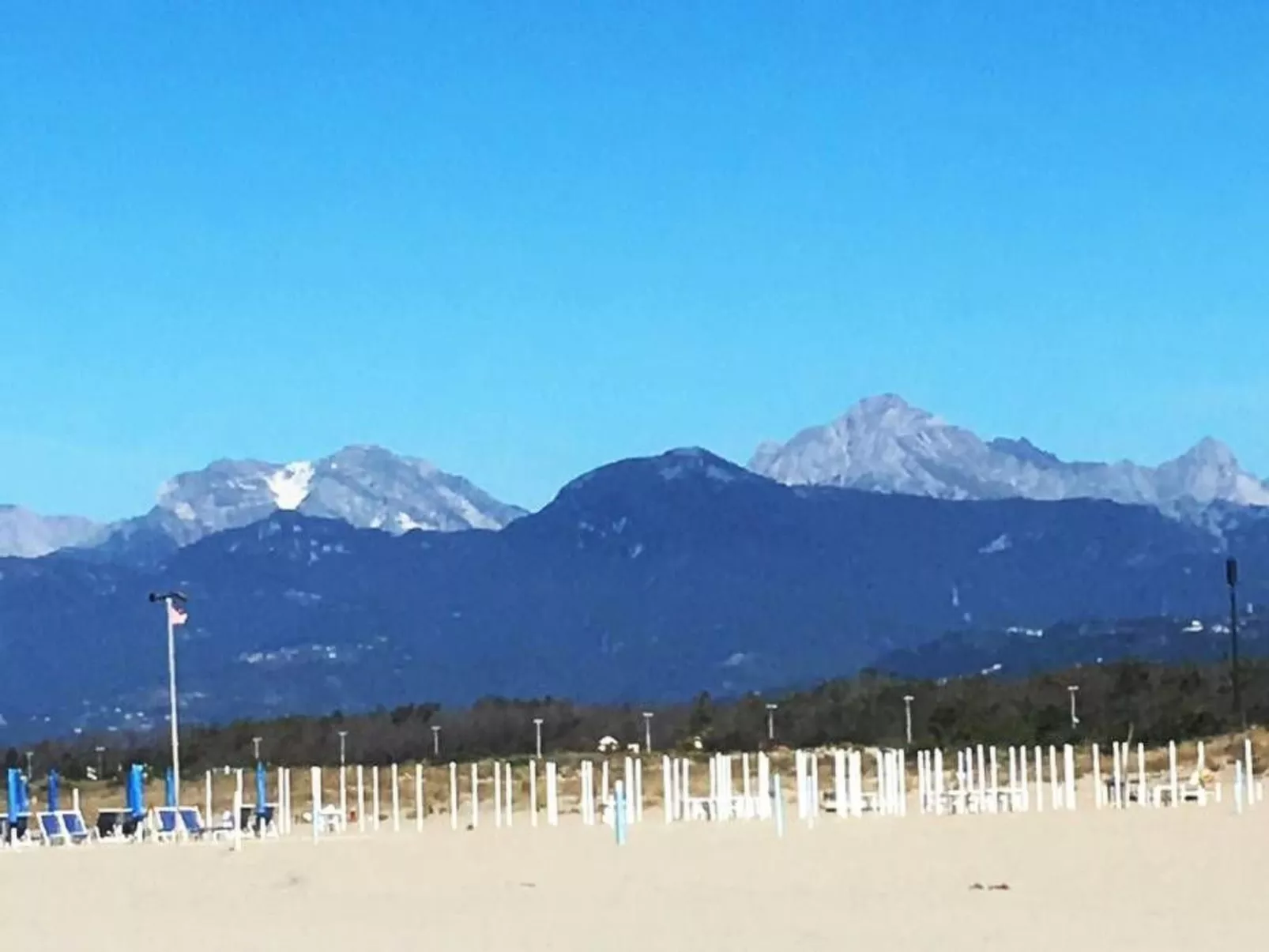 Mobilheim auf einem Campingplatz in der Nähe des Meeres und von Pisa - Buiten