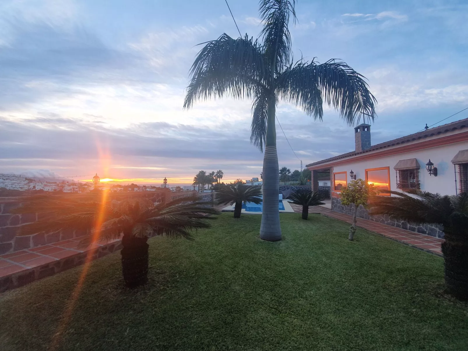 "Angelyn" mit Jacuzzi-Buiten