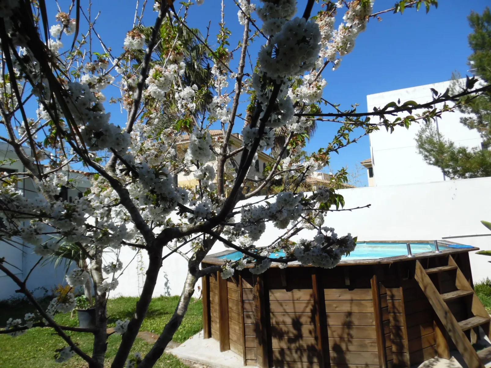 Für 2 Personen und 4 Kinder-Buiten