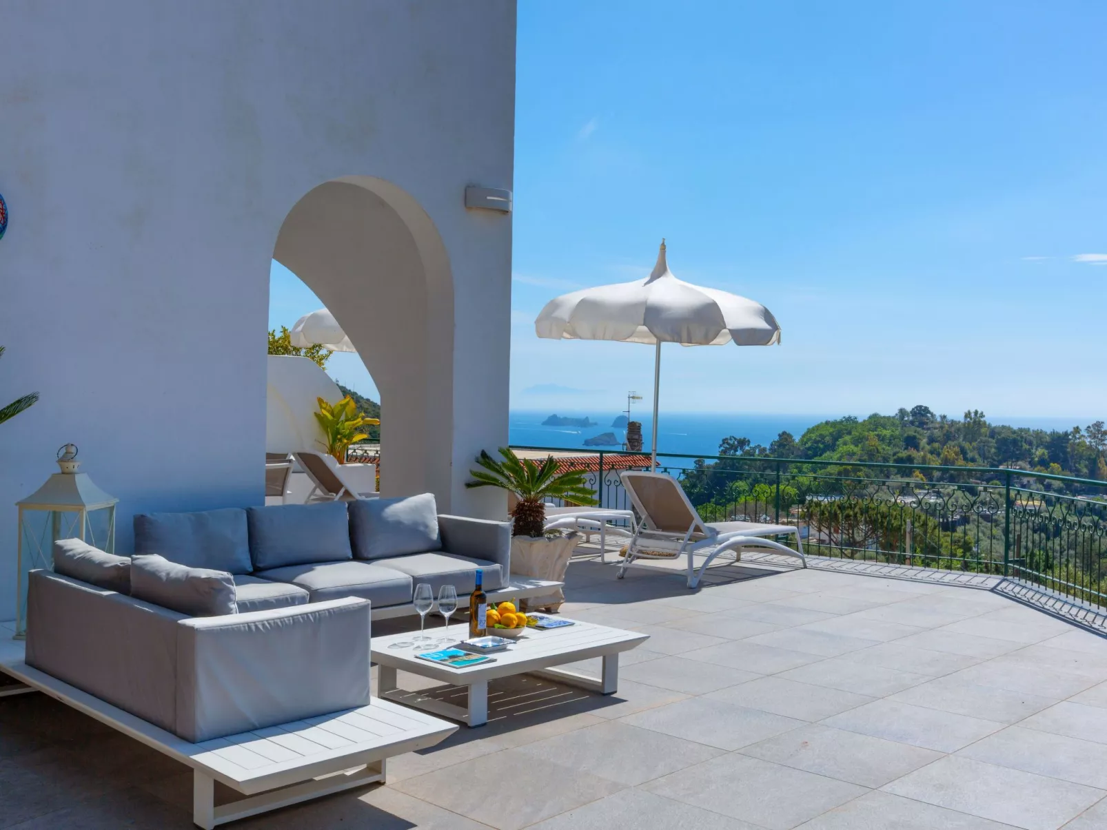 Haus in Sirenuse mit Panoramaterrasse-Buiten