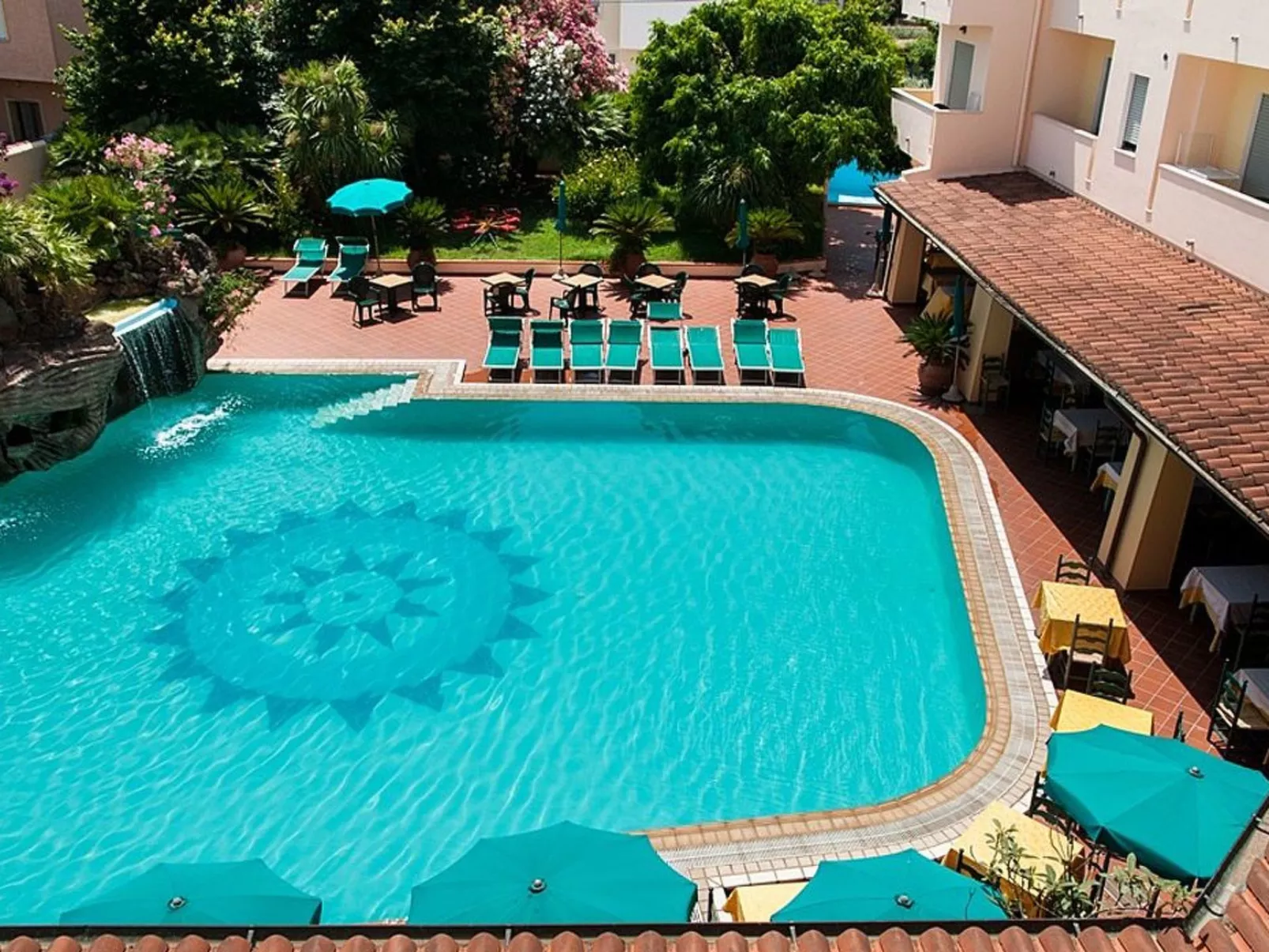 Apt. Orosei 2C, mit gemeinsamem Schwimmbad-Buiten