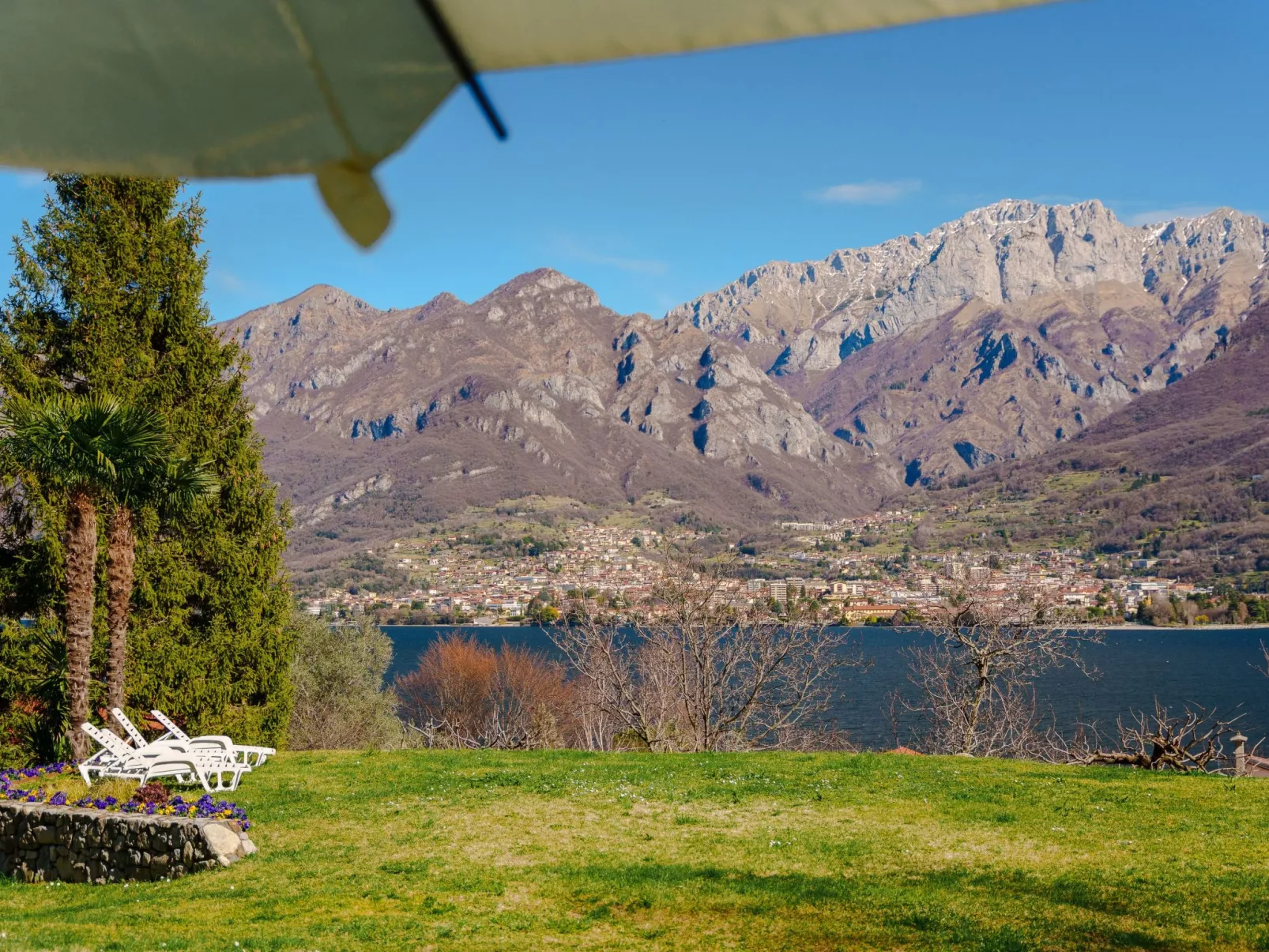 Villa zur alleinigen Nutzung mit 4 Wohnungen-Buiten