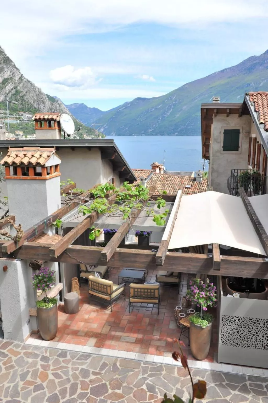 Große Wohnung in Limone Sul Garda mit Terrasse und Garten und Nah am Strand-Buiten