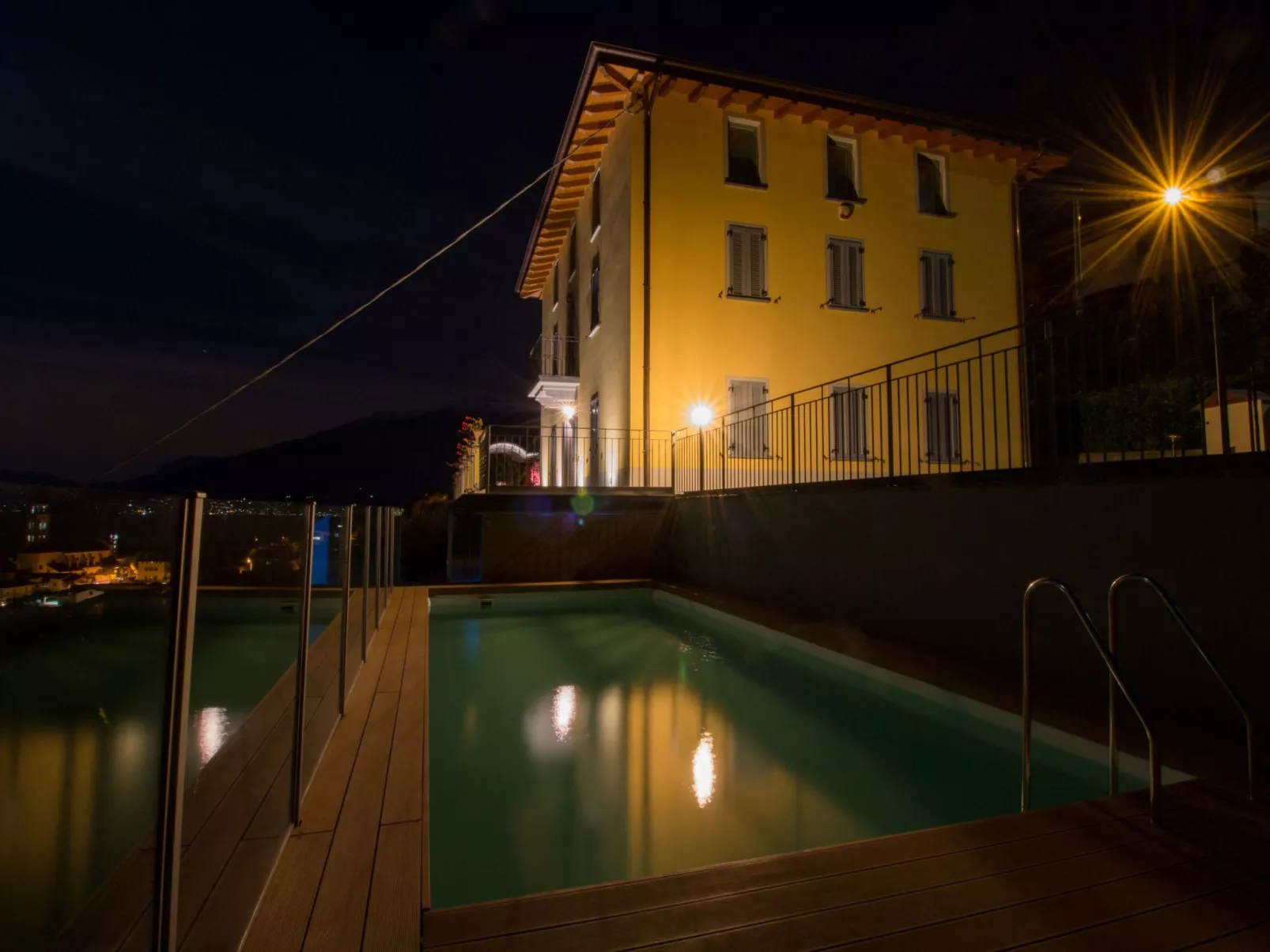 Ferienvilla 'Perla del Lago' mit privatem Pool-Buiten