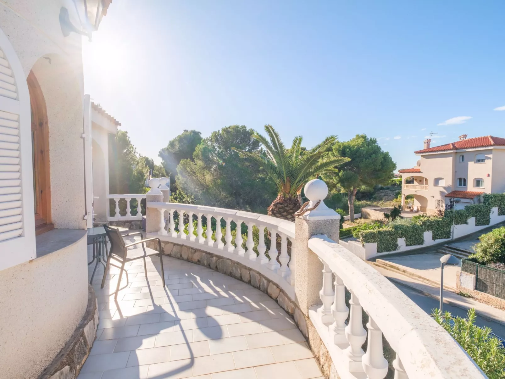 Imposante Ferienvilla mit großem Pool-Image-tags.info