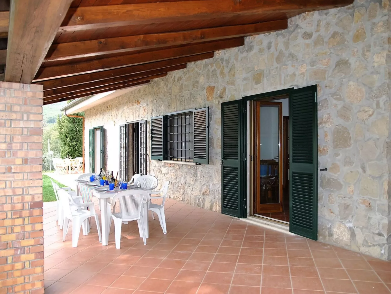 Rustikale Hütte-Buiten