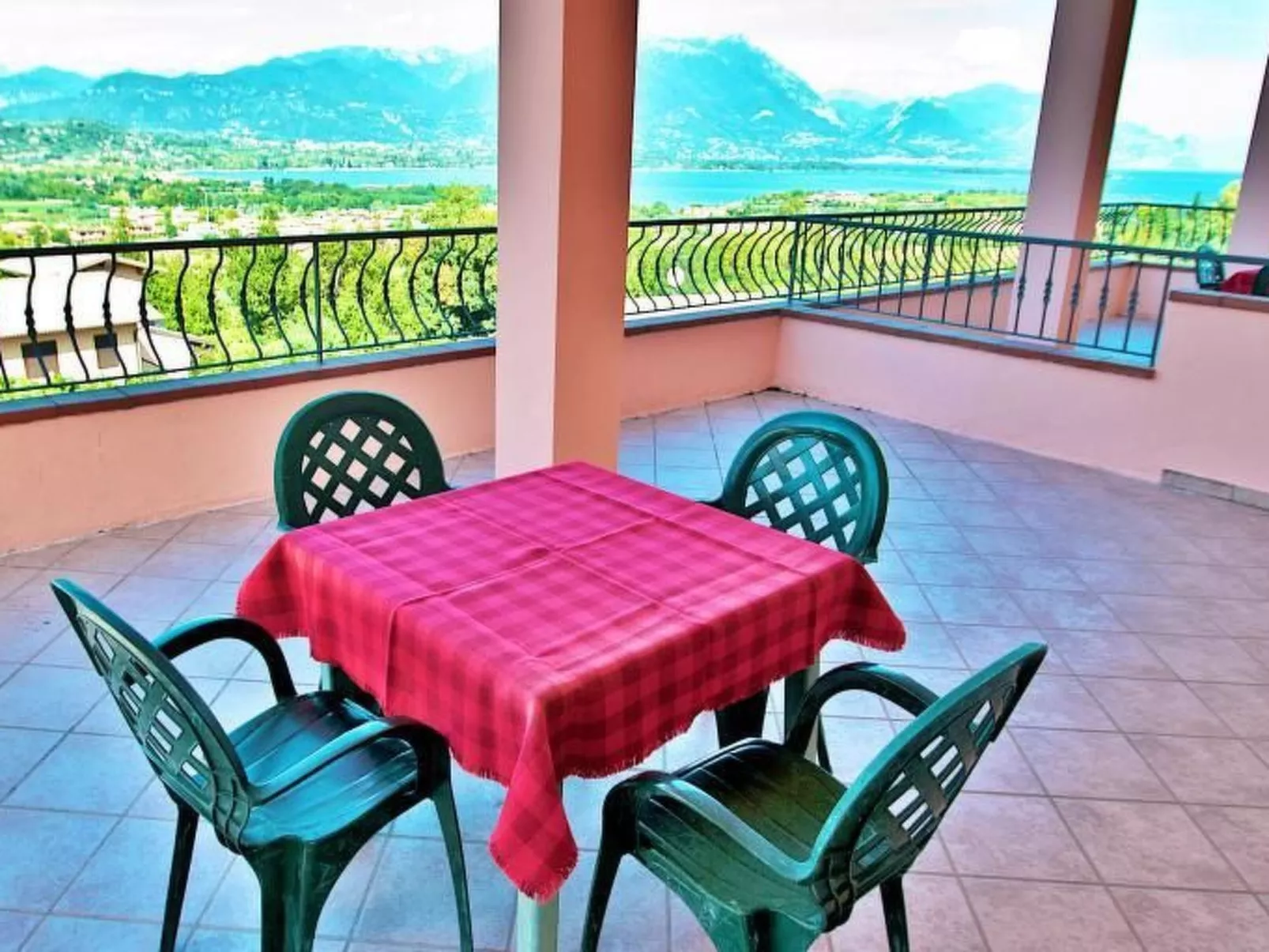 Wohnung in Solarolo mit privatem Parkplatz-Buiten