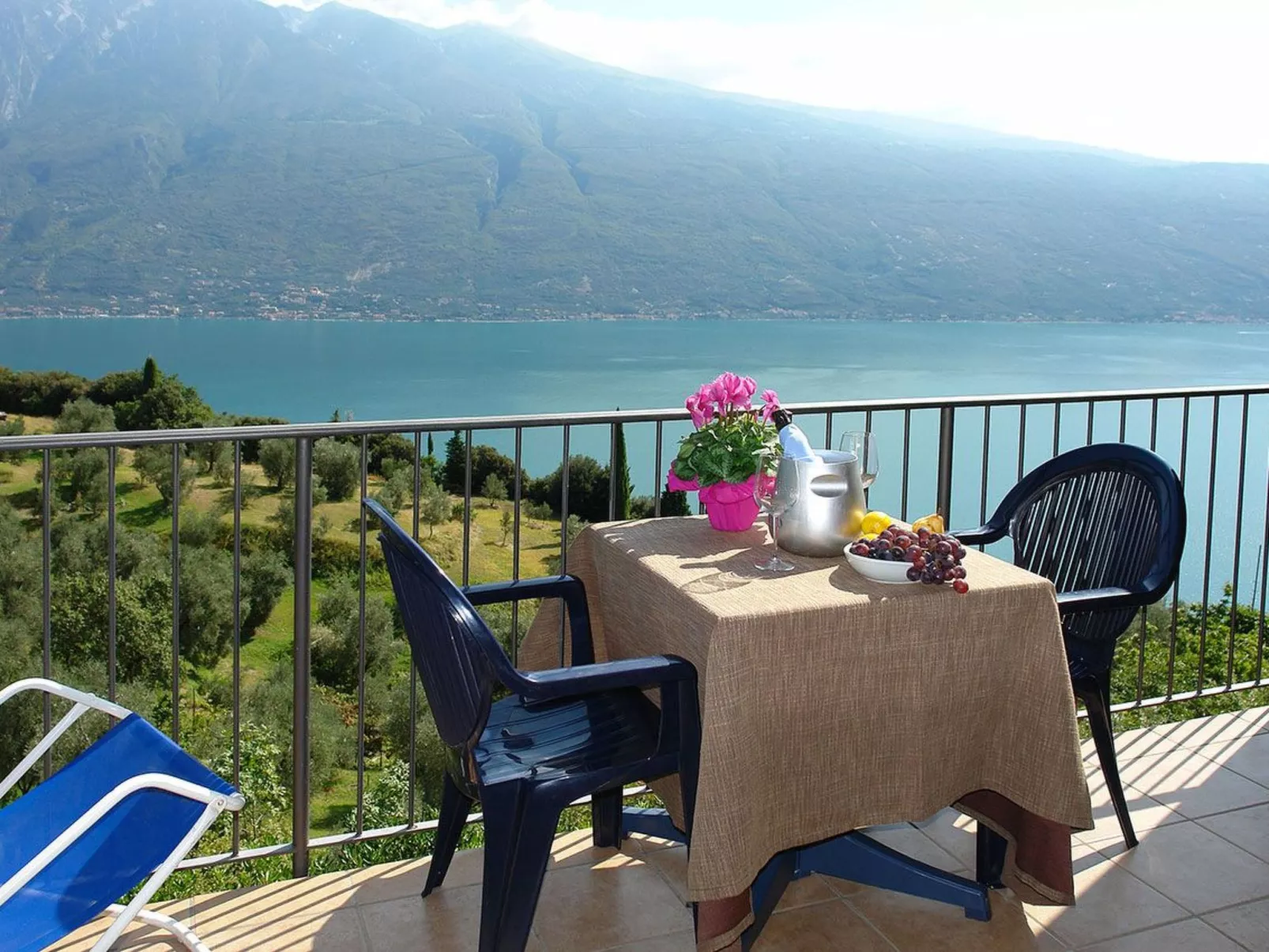 Zweizimmerwohnung mit Seeblick - Buiten