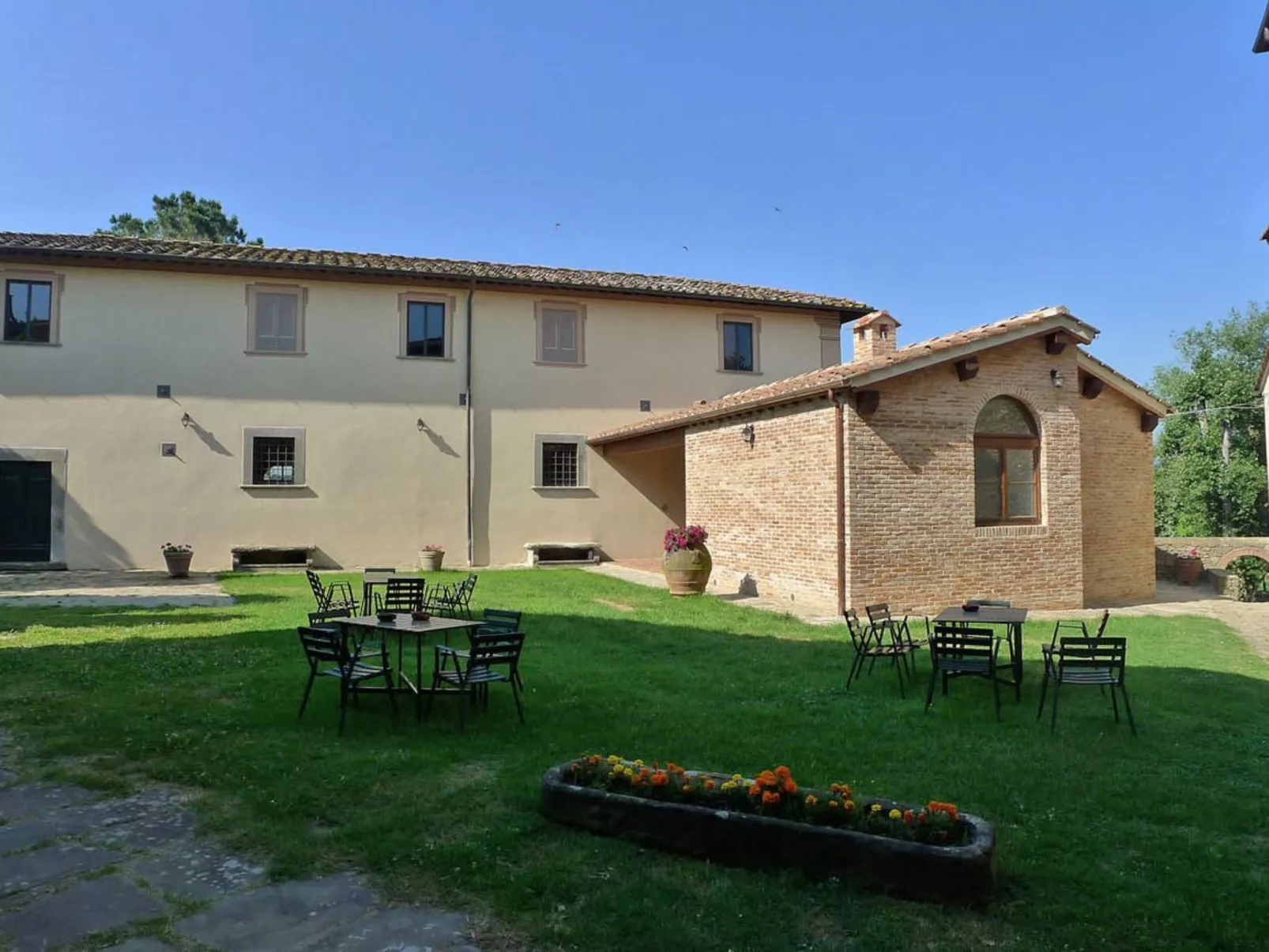 Große Wohnung mit 3 Schlafzimmern und 3 Bädern-Buiten