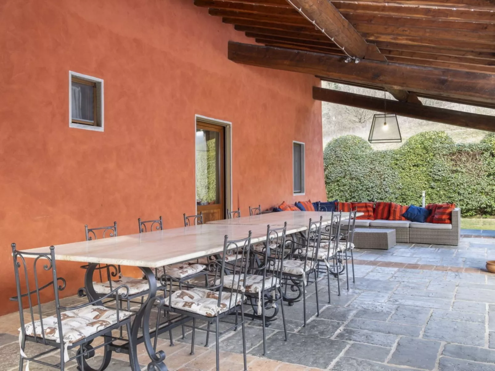 Villa mit privatem Pool und Wellnessbereich-Buiten