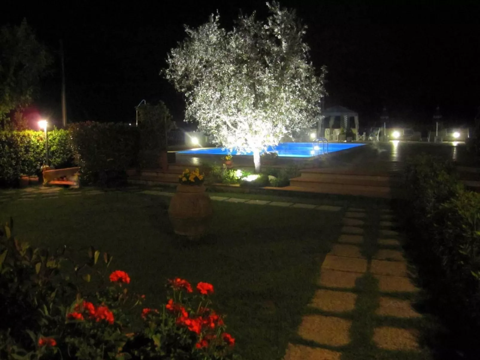 Anwesen mit Gemeinschaftspool-Buiten