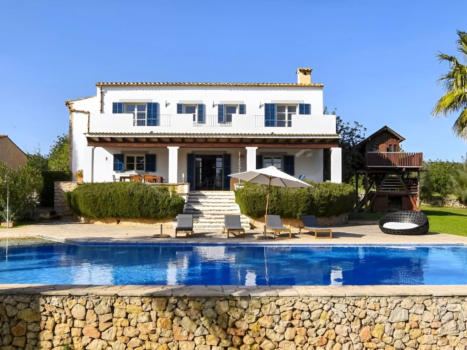 Ibizenkisches Haus mit Pool und Beachvolley-Blick-Buiten