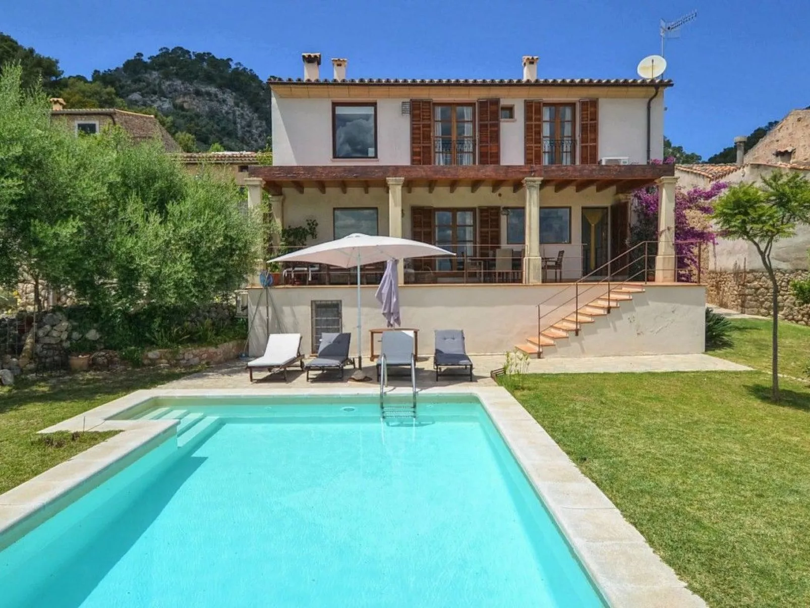 Chalet "Sacoma" mit Garten, Grill und Terrasse-Buiten