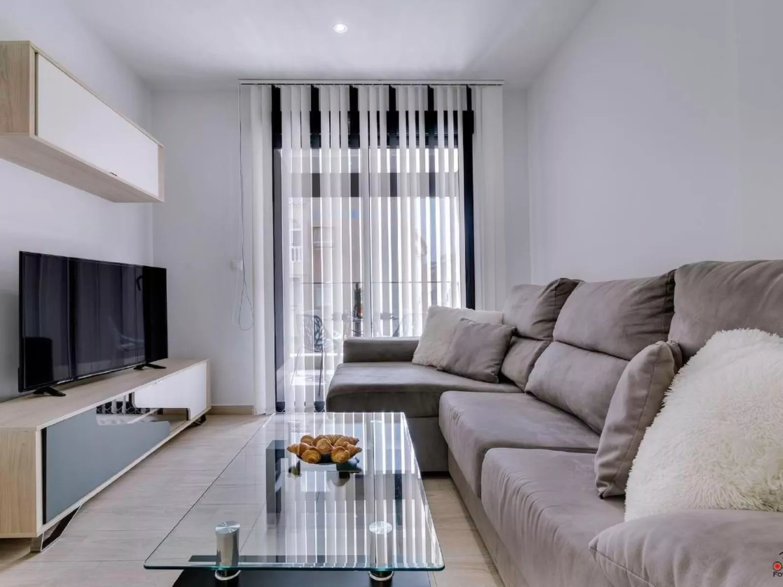 "Pinada Beach" mit Schwimmbad-Binnen