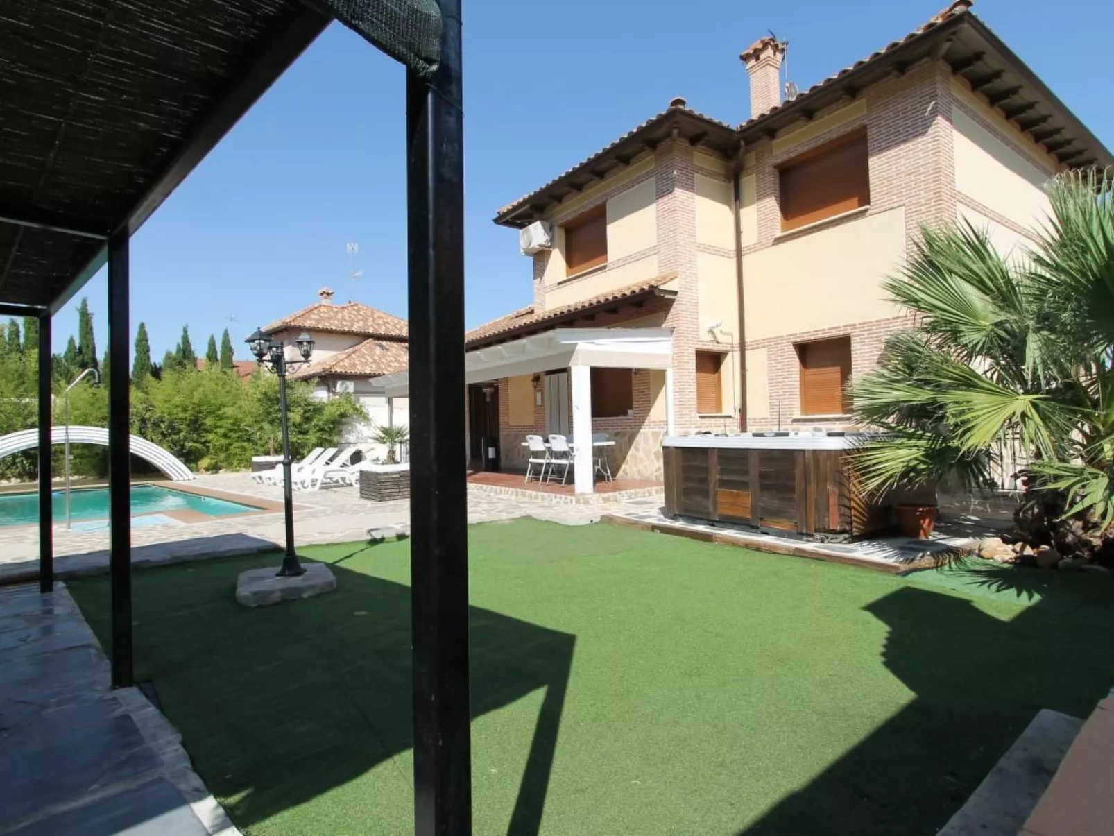 In Seseña mit großem Garten-Buiten