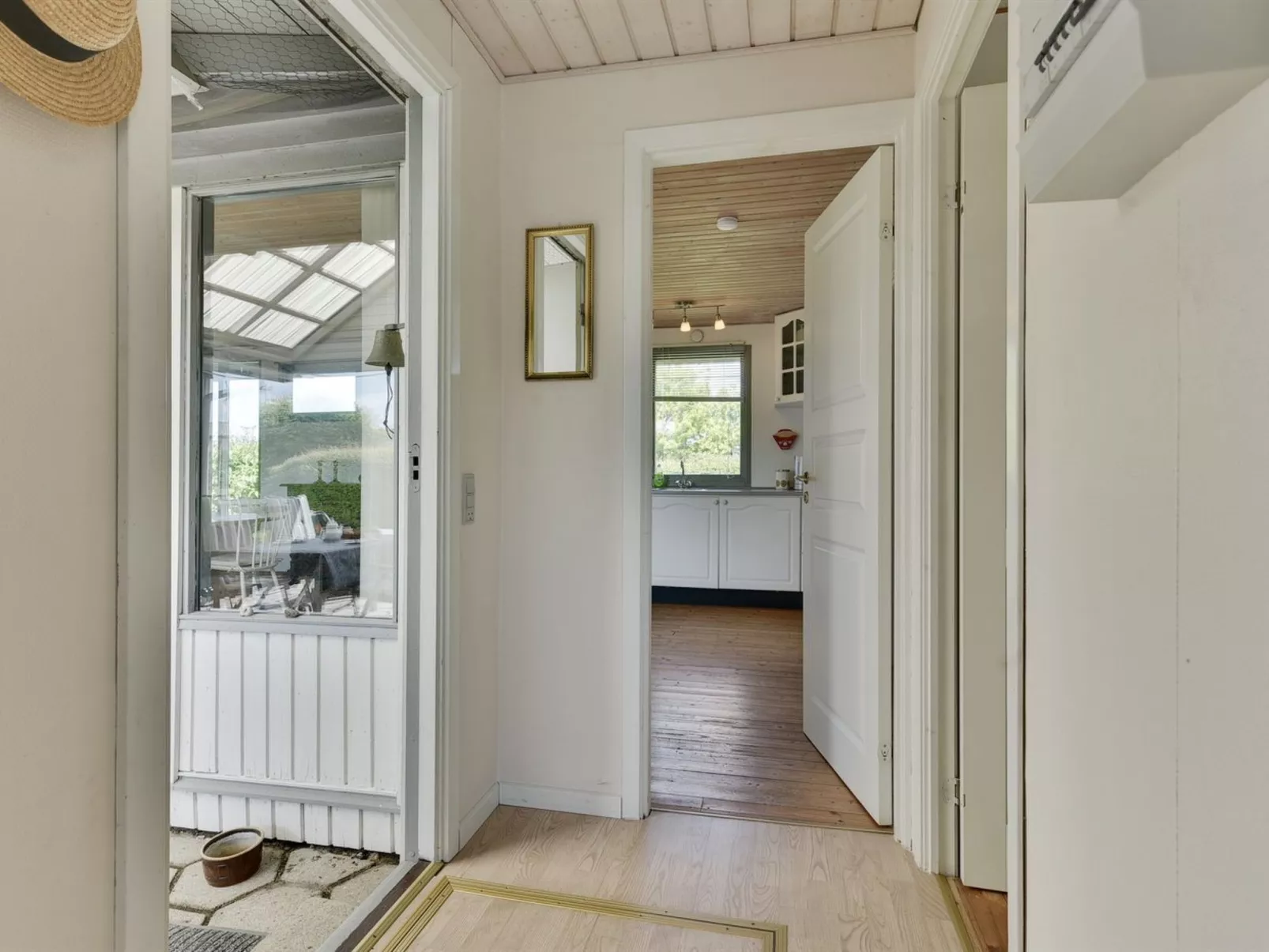 "Rise" - 250m from the sea-Binnen