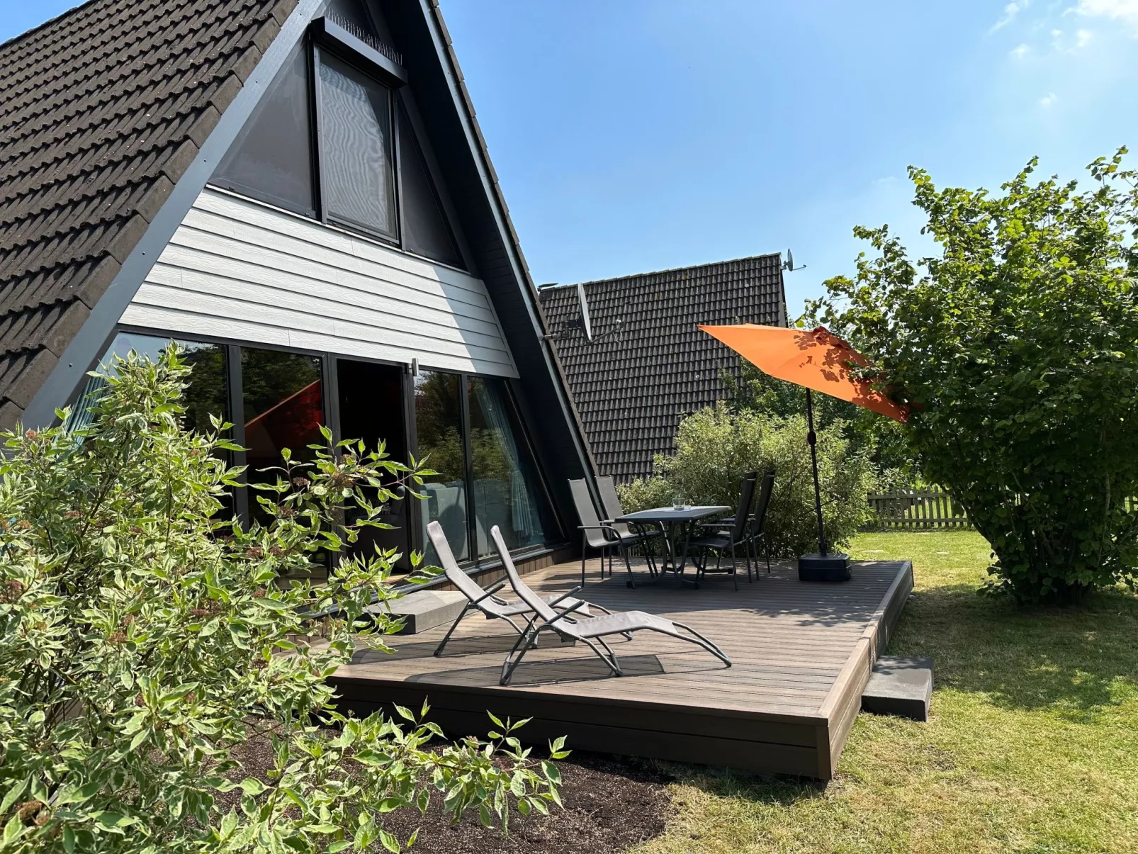 Mit Garten, Grill und Terrasse
