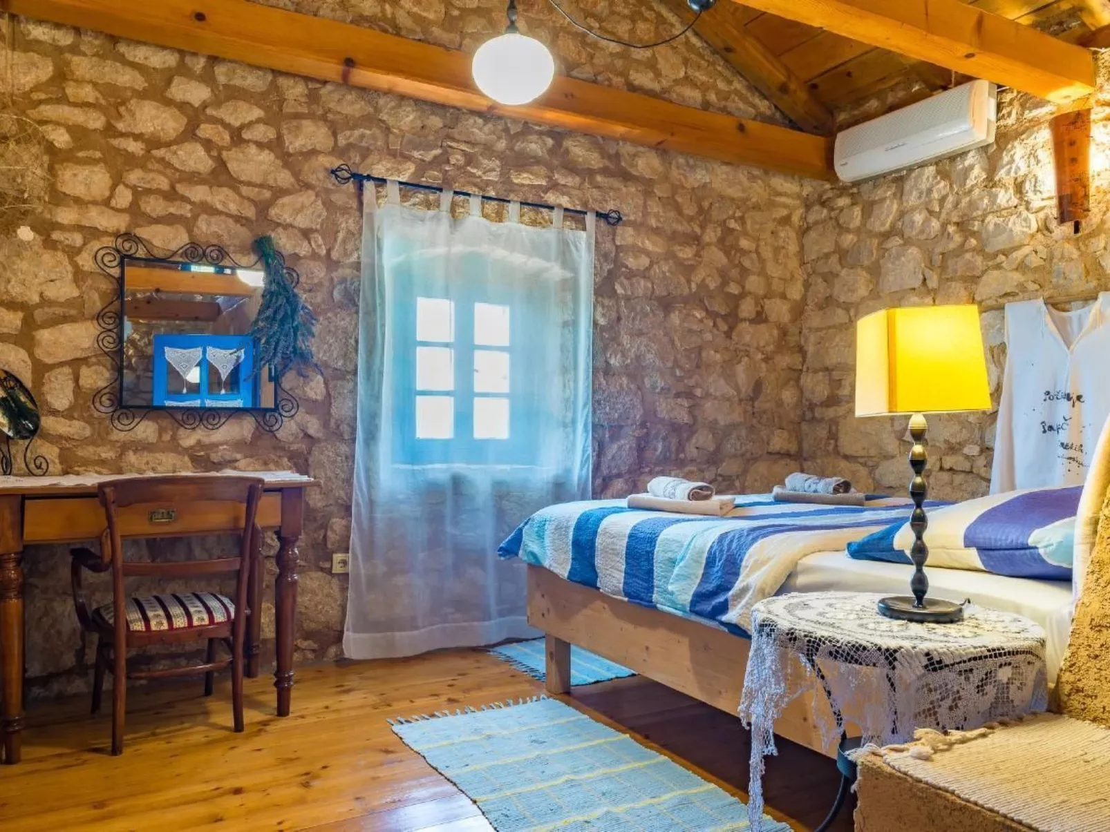 "Villa Ivanka" mit Blick auf das Wasser-Image-tags.info