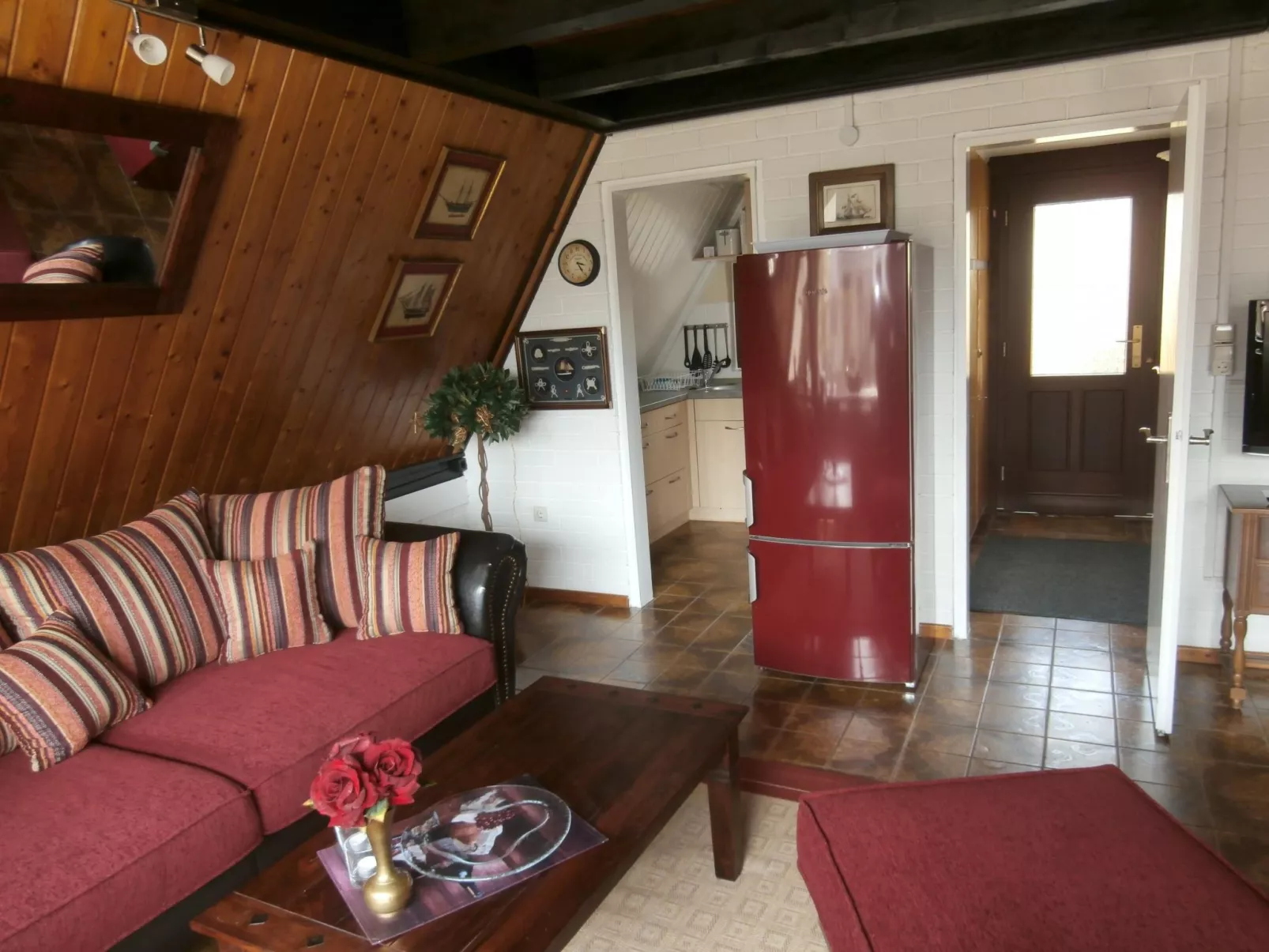 Uriges Ferienhaus mit Garten und Grill-Binnen