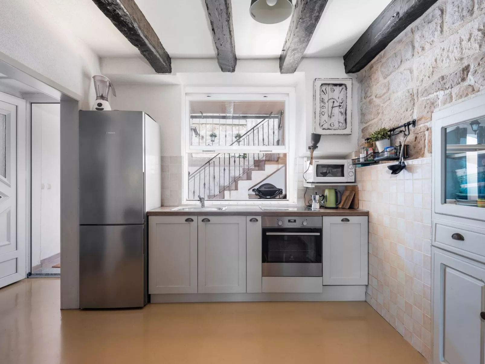 "Hanna" mit Blick auf das Wasser-Binnen