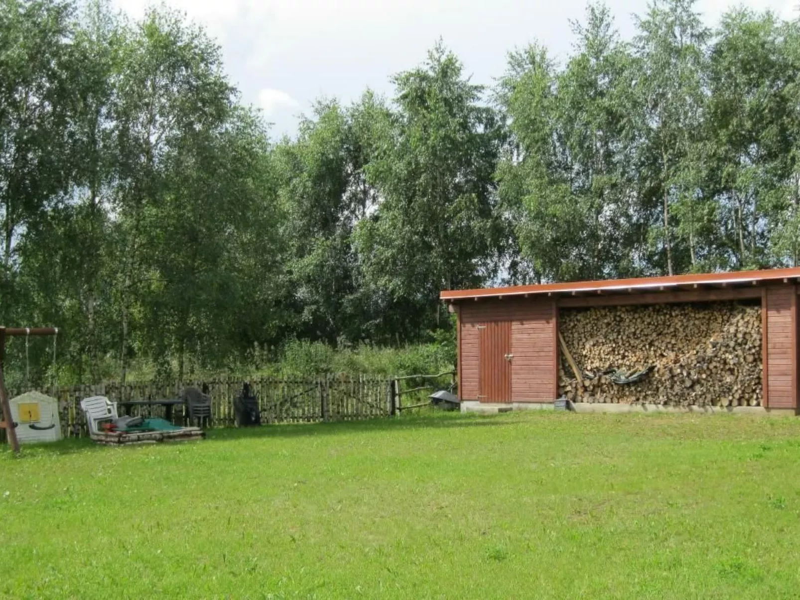 In Szopa mit Garten und Terrasse-Buiten