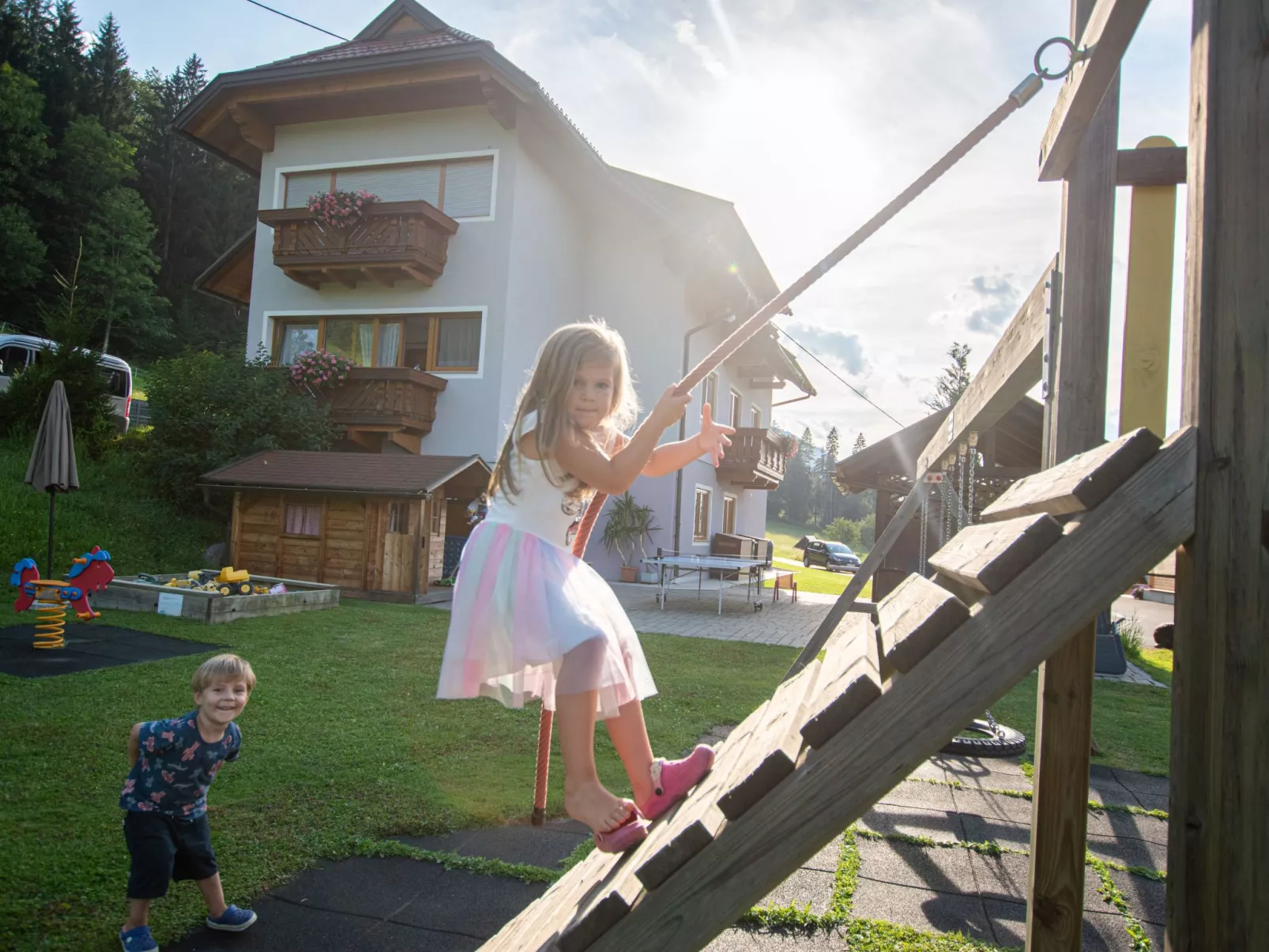 In Gemeinde Hermagor-Pressegger See mit Terrasse, Grill und Garten-Buiten