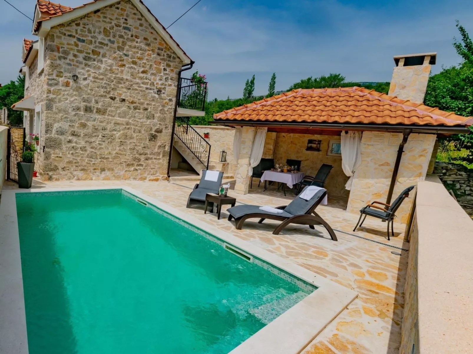 Villa Mara in Drniš-Buiten