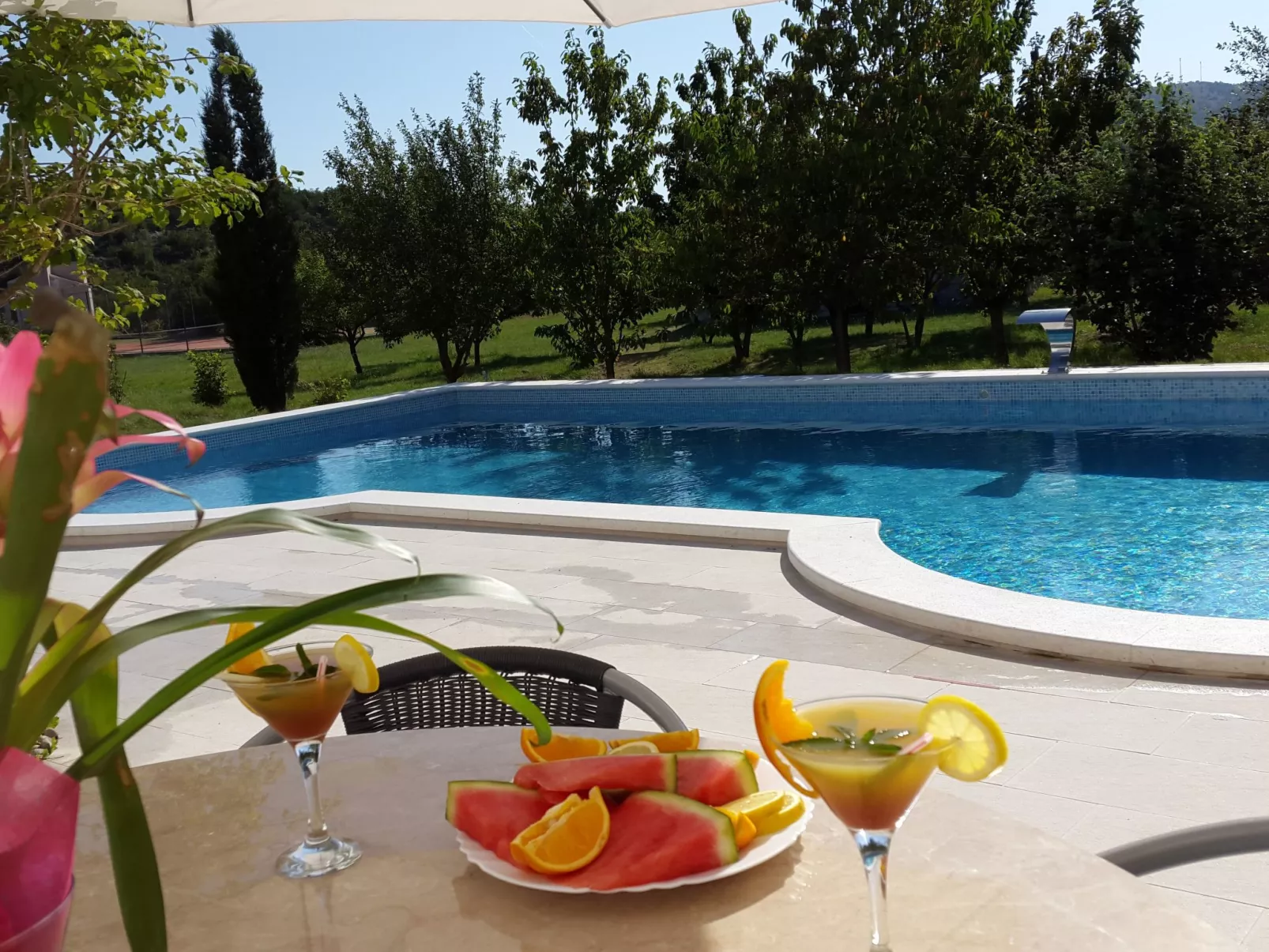 Villa Almas mit Schwimmbad, Fitnessraum, Tennisplatz-Image-tags.info