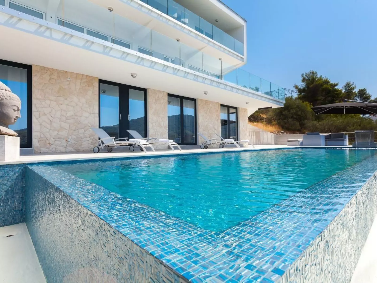 Villa Style and Sea-Buiten