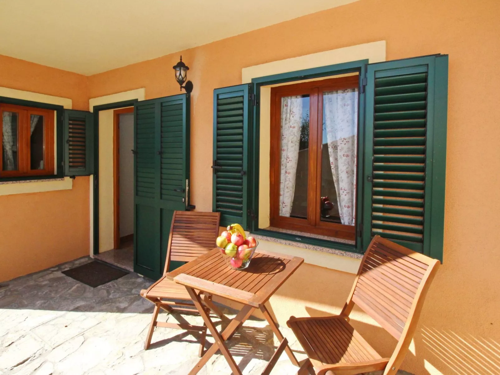 Renoviertes Steinhaus mit Garten und Pool ideal für ein erholsamen Urlaub-Buiten