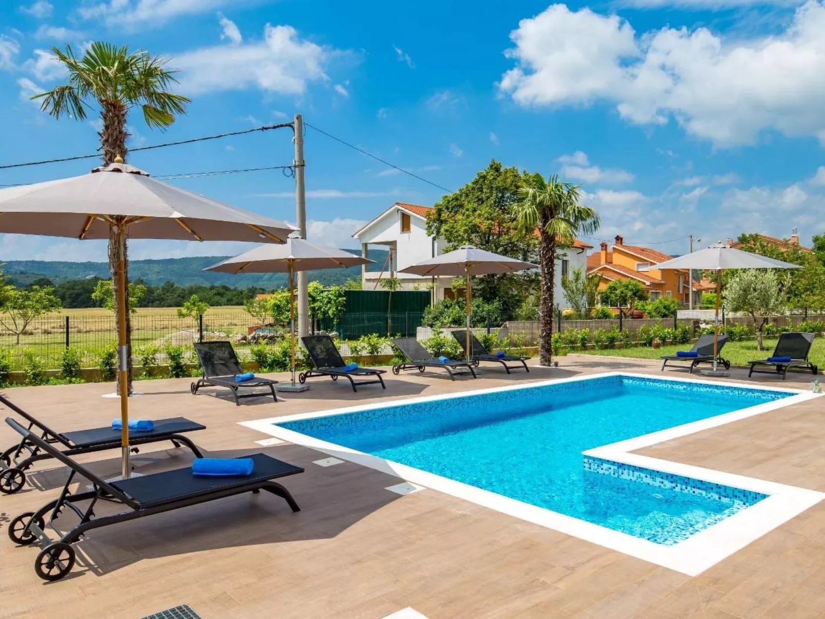 Schönes Haus für 8 Personen mit großem Schwimmbad