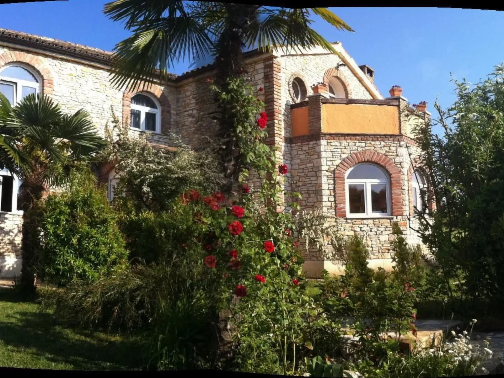 Ferienvilla Lucia mit Pool und eigenem Tennisplatz