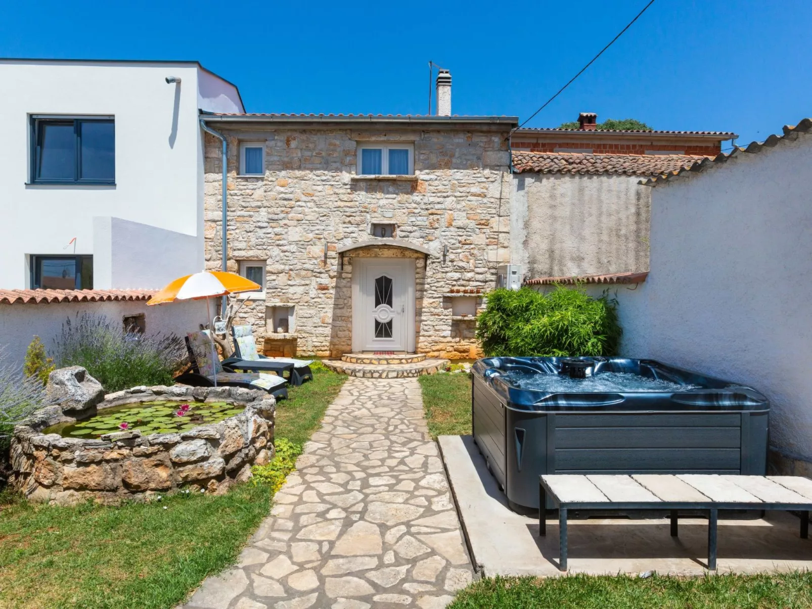 "Lilo Lavender" mit Whirlpool