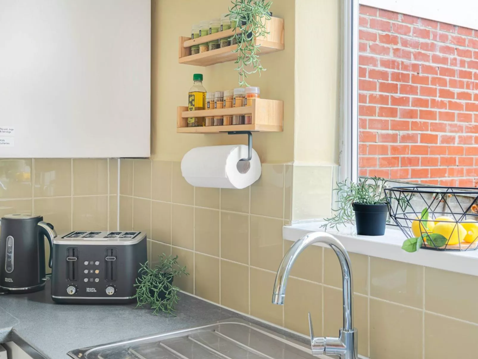 "3-Bett-Haus mit Parkplatz und Büro"-Binnen