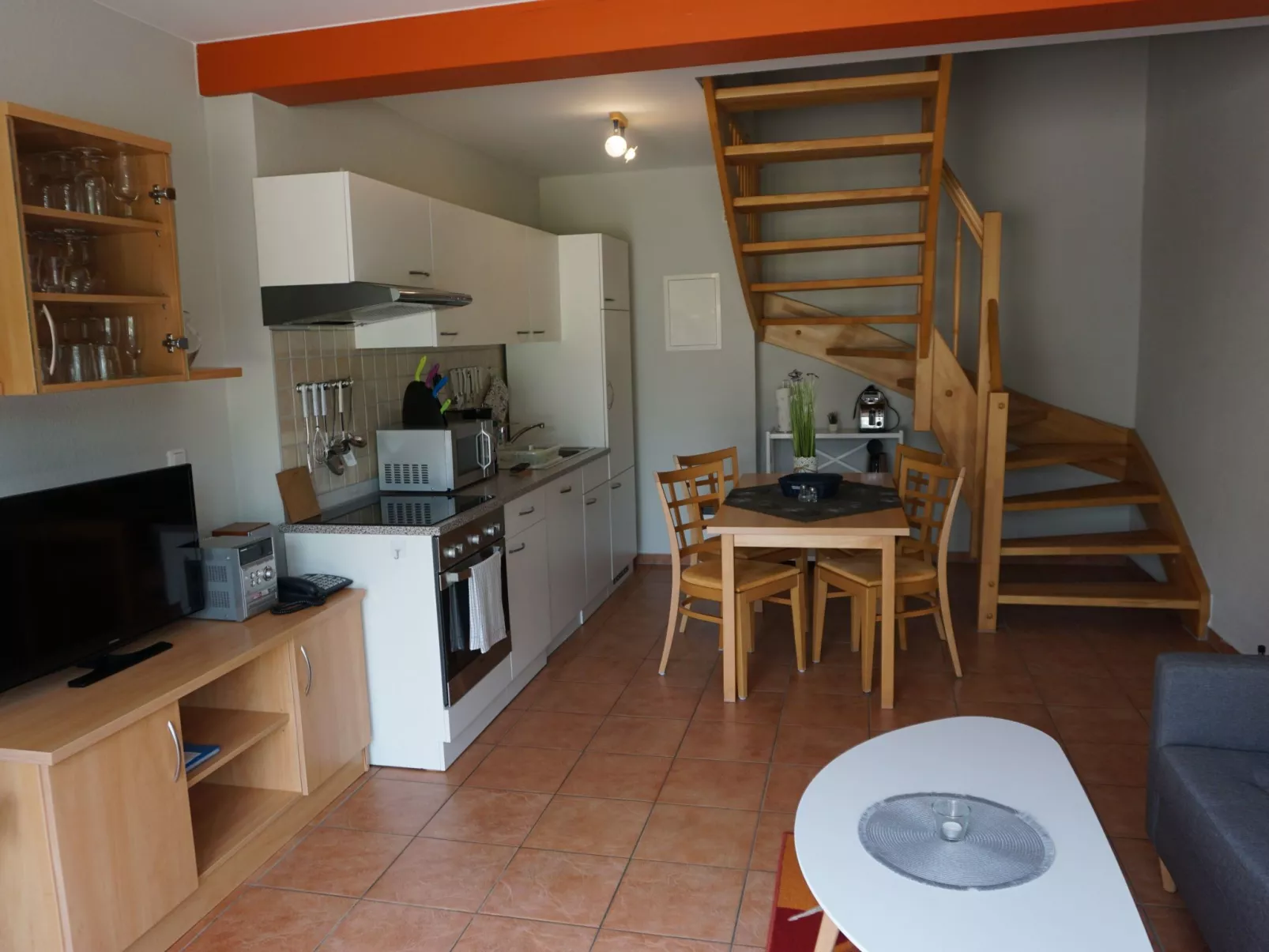 Maisonettewohnung mit kleiner Eingangsterrasse-Binnen