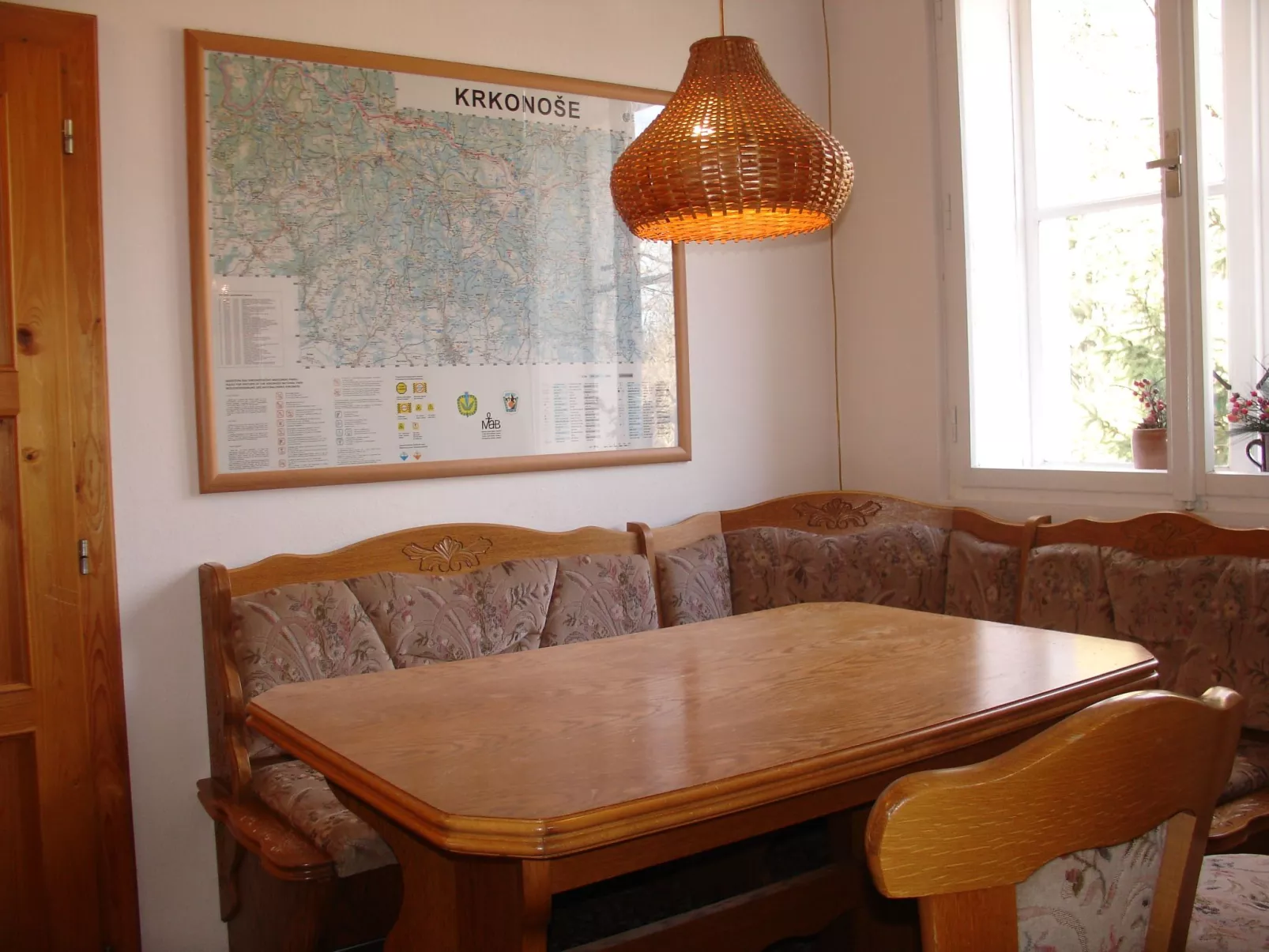 Charmantes, traditionelles Holzhaus-Image-tags.info