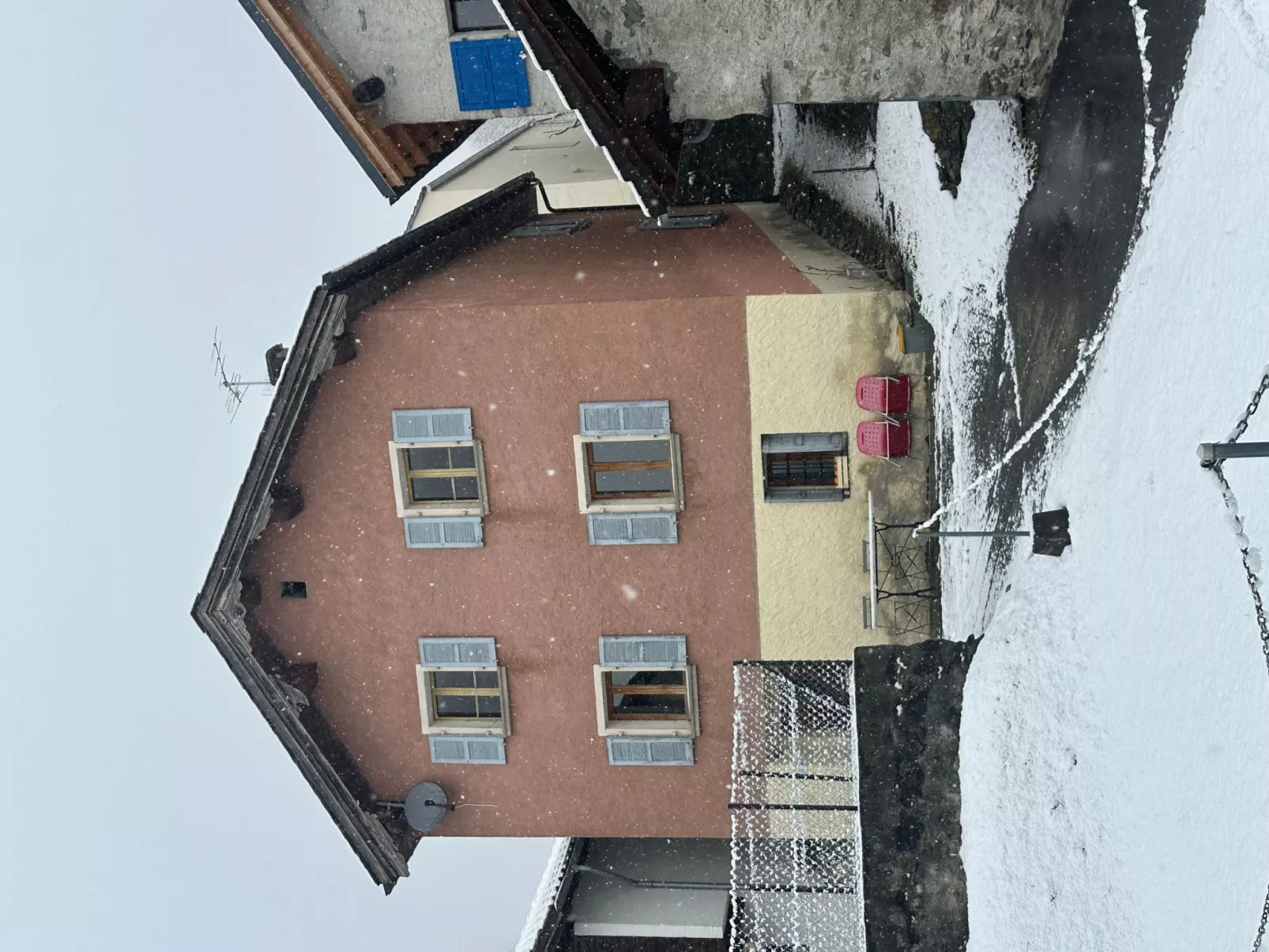 Waterfall House-Buiten