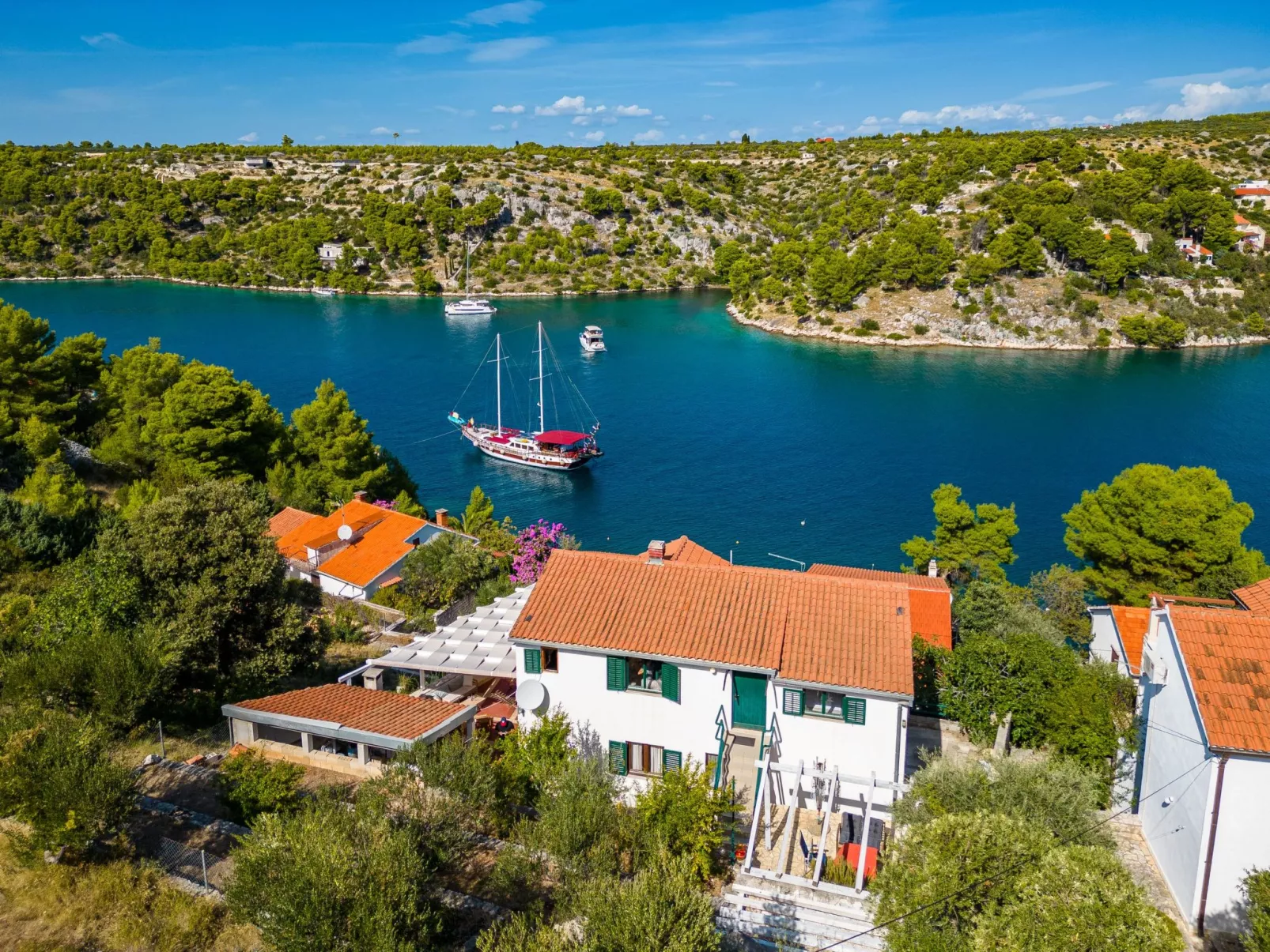 Villa Tudor mit atemberaubender Aussicht-Buiten