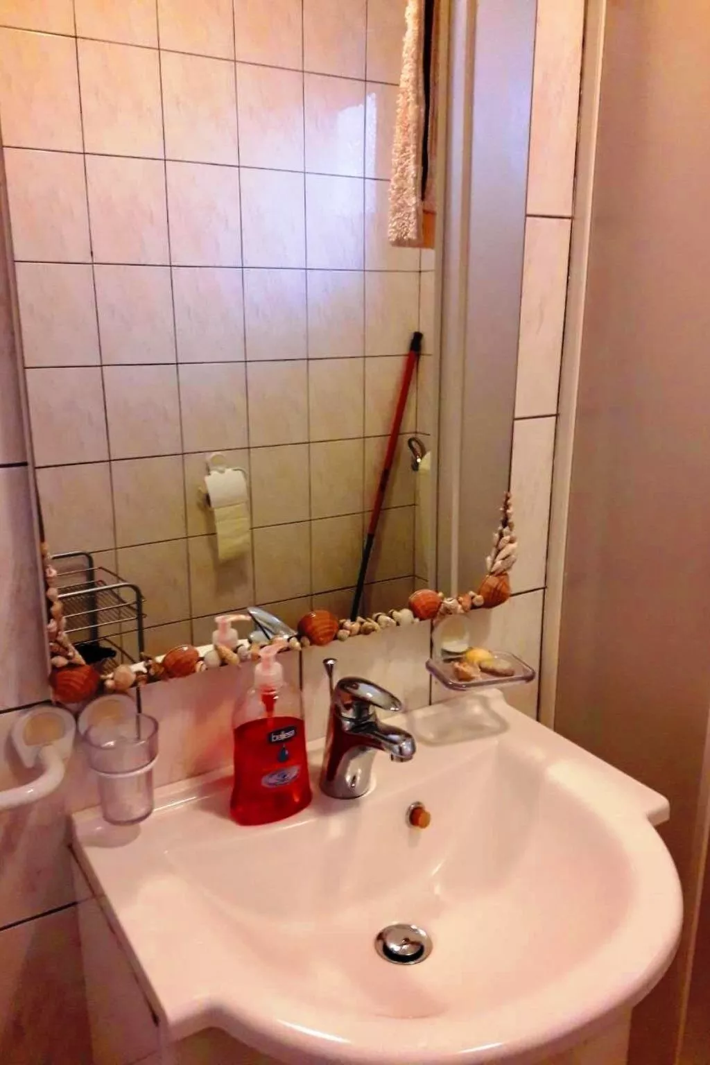 Gemütliches Ferienhaus in Pinezići mit großer Terrasse-Binnen