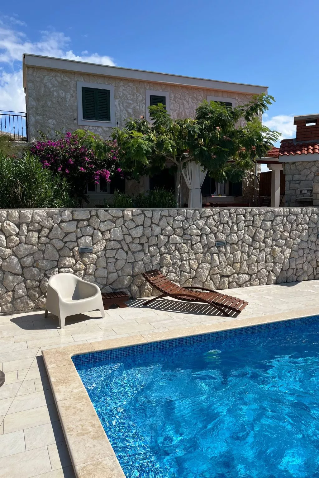 Villa Dražica mit beheiztem Pool - ruhige Lage-Buiten