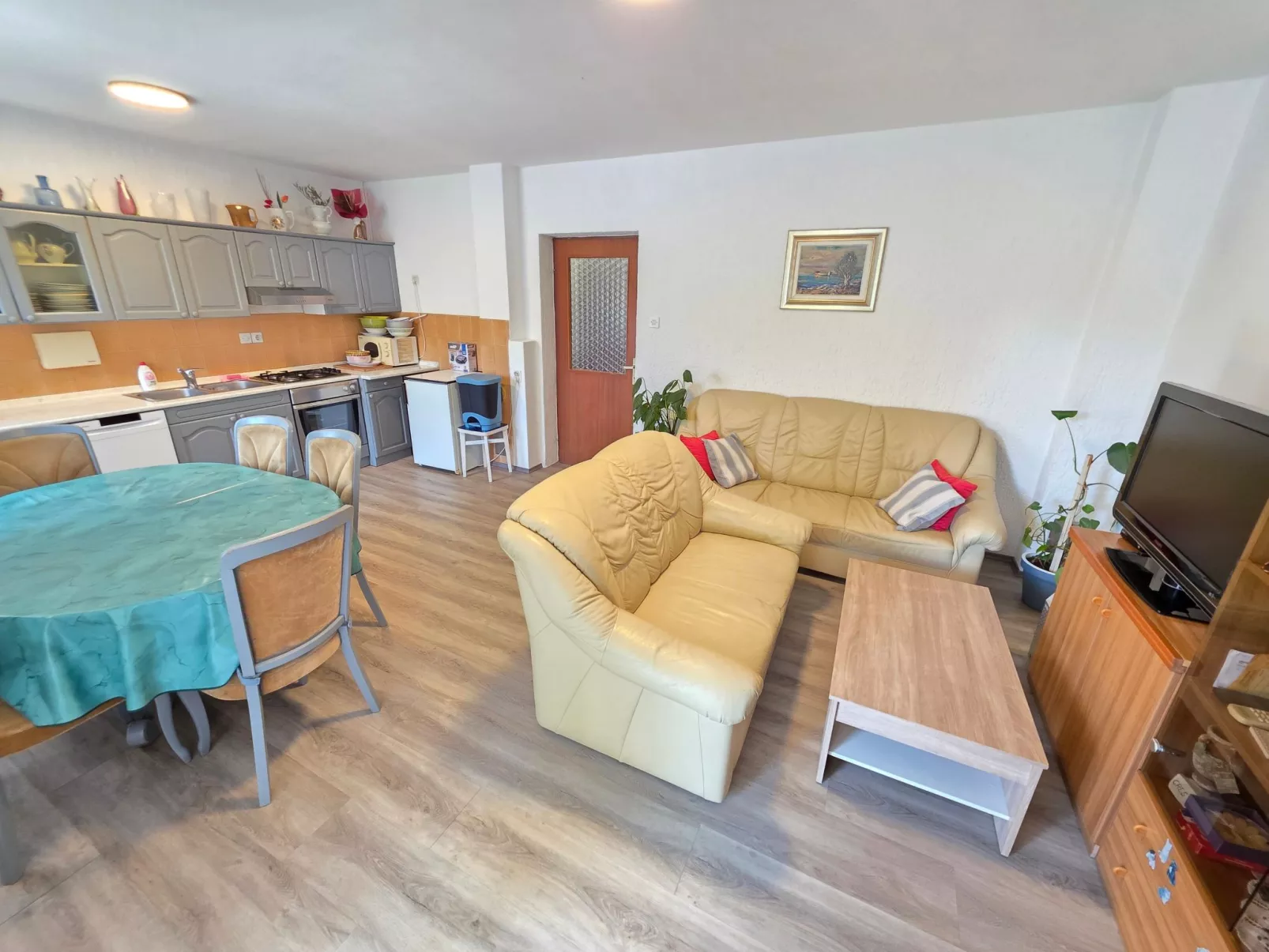 Wohnung im Erdgeschoss mit Terrasse und Grill-Image-tags.info