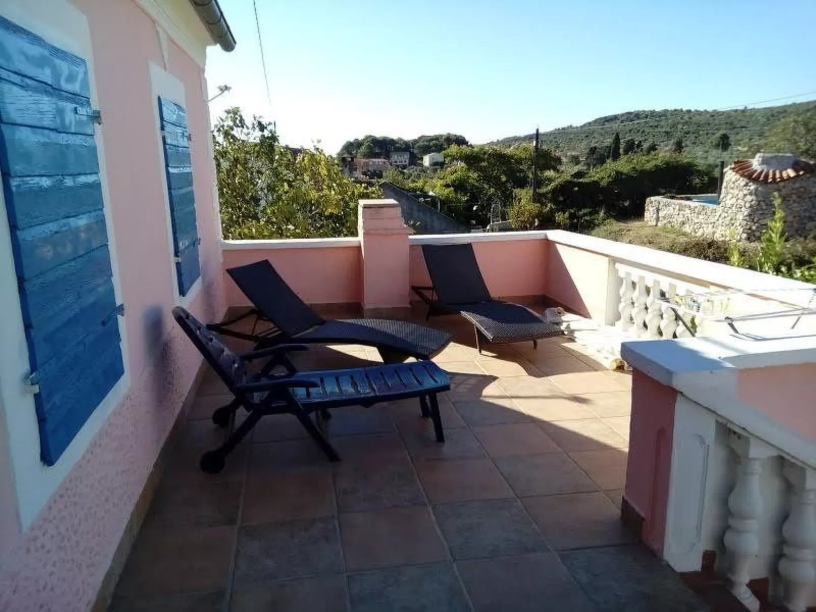 In Dobropoljana mit Freiterrasse-Buiten