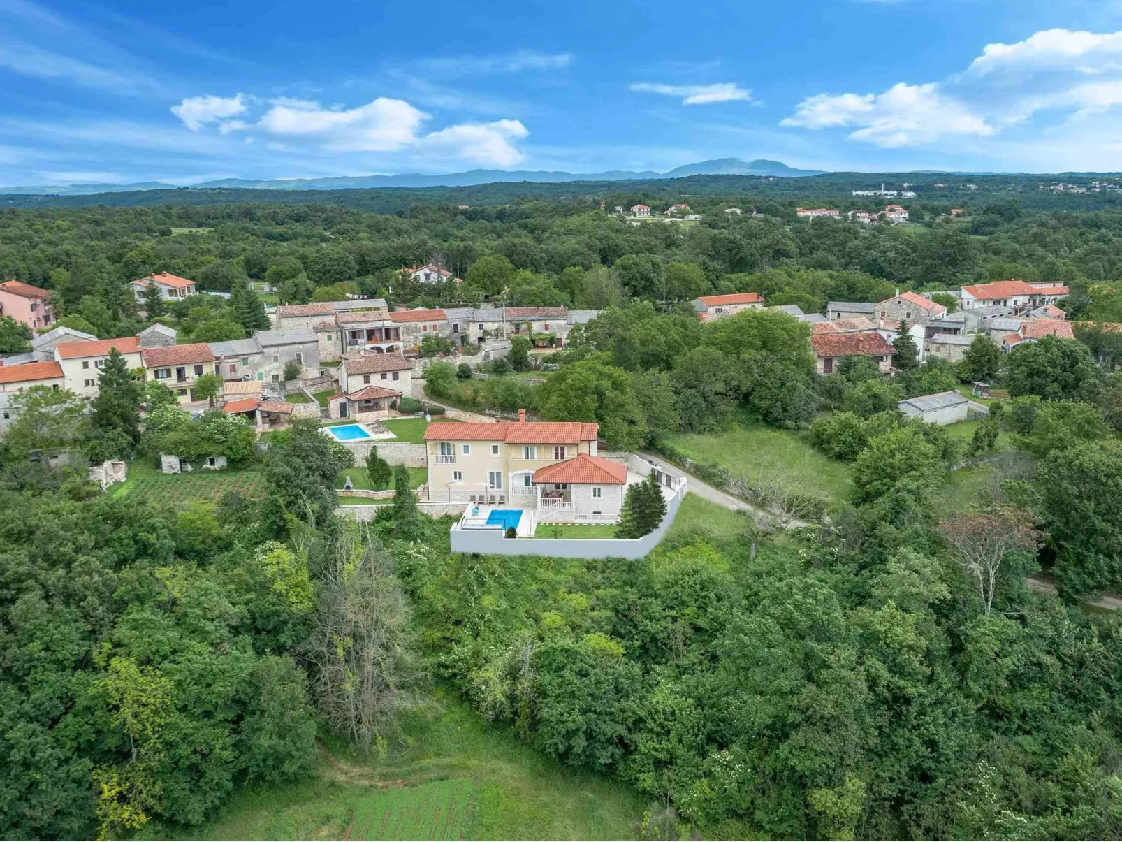 Private Villa mit Panoramablick-Buiten