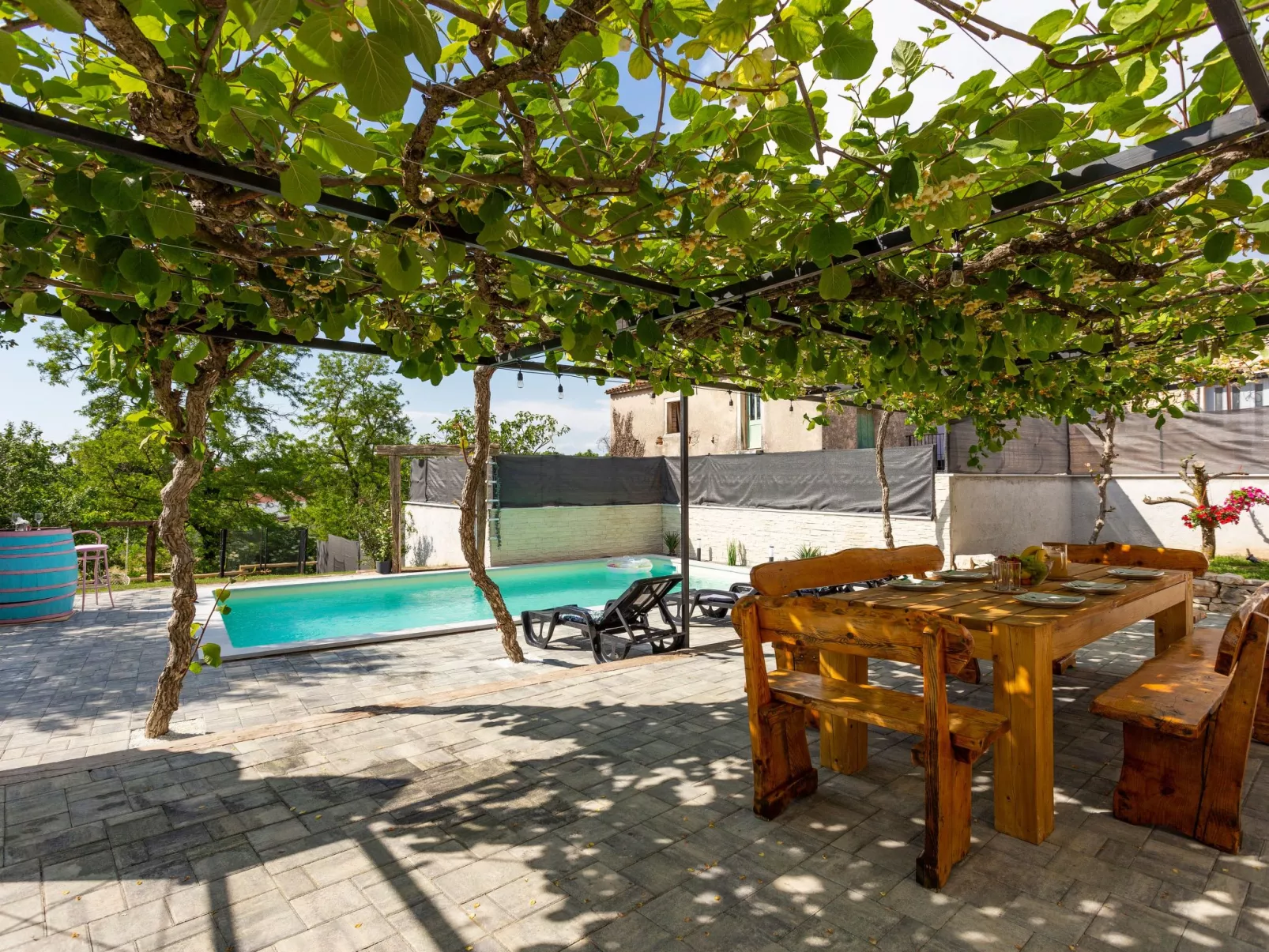 Schönes Ferienhaus in Modrusani mit Großem Garten-Buiten